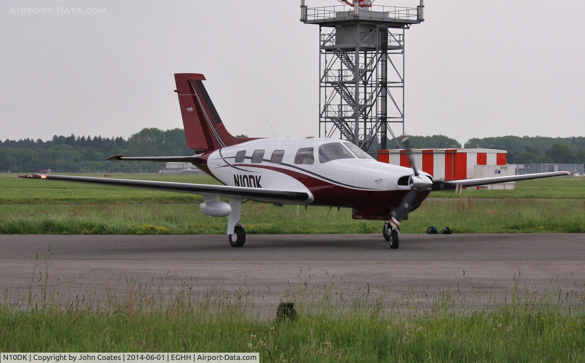 N10DK, Piper PA-46-350P Malibu Mirage C/N 4636223, Arriving at Sigs