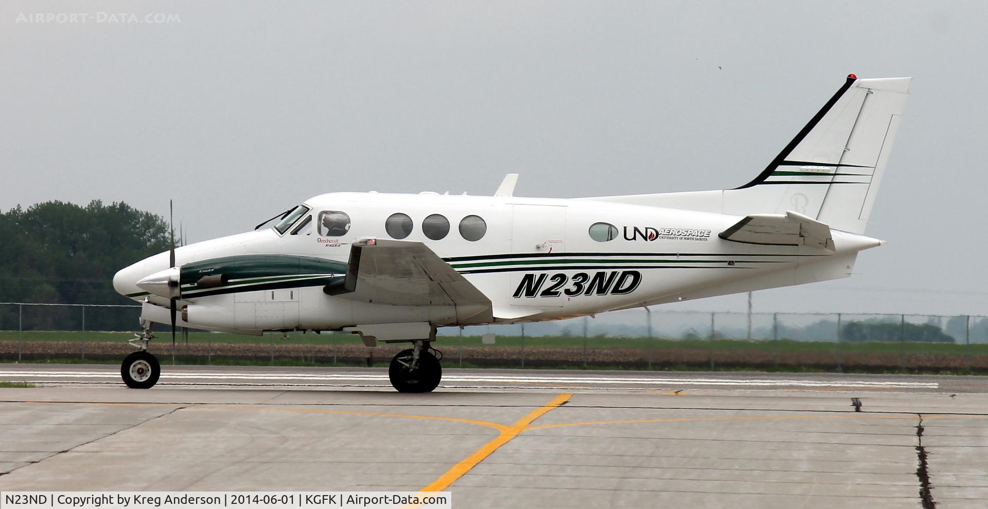 N23ND, 2009 Hawker Beechcraft C90GTI King Air C/N LJ-1944, Beechcraft C90GTI King Air operated by UND Aerospace taxiing to runway 35L for departure.