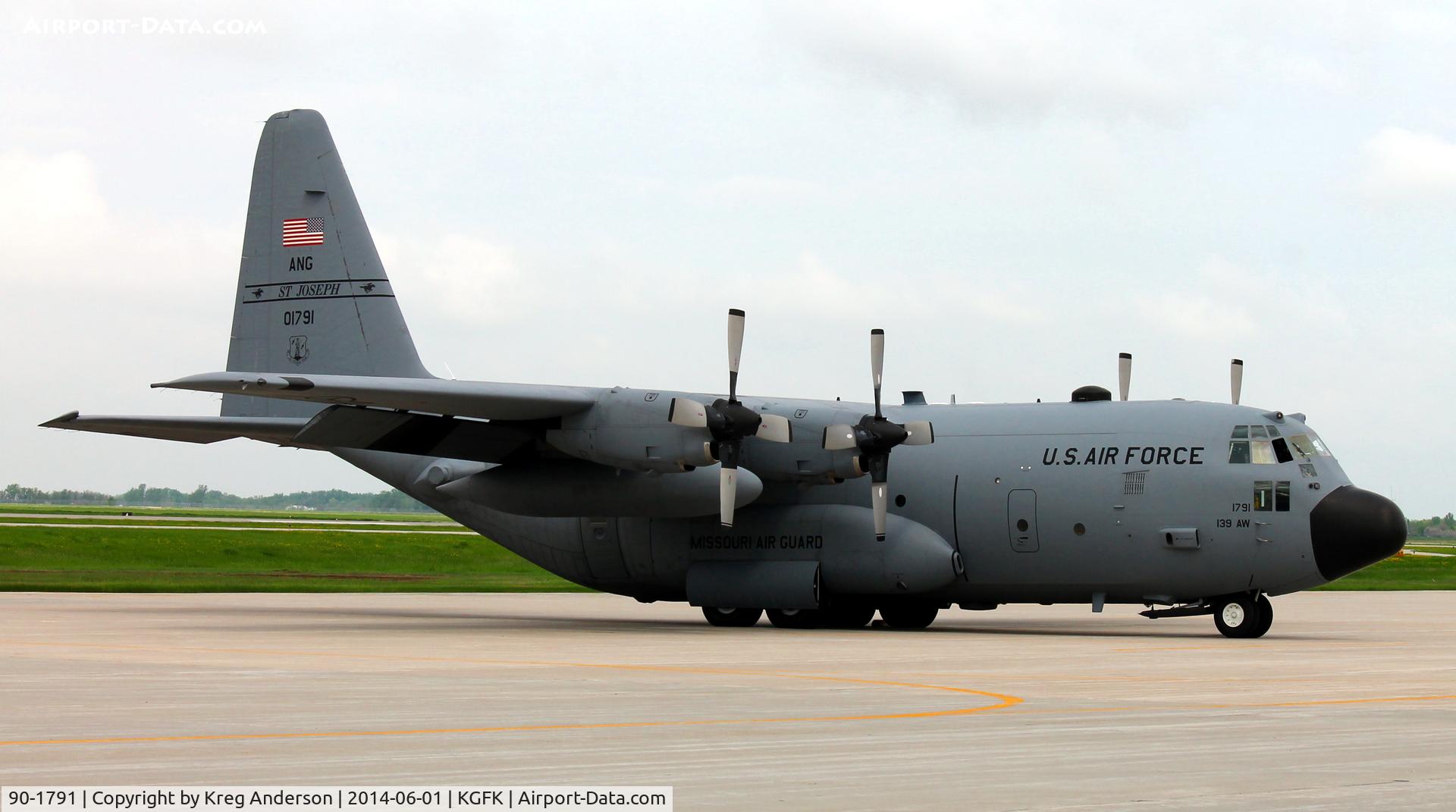 90-1791, 1990 Lockheed C-130H Hercules C/N 382-5242, Lockheed C-130H Hercules on the ramp in Grand Forks, ND.
