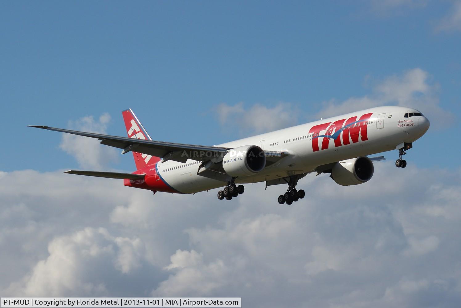 PT-MUD, 2008 Boeing 777-32W/ER C/N 37667, TAM 777-300