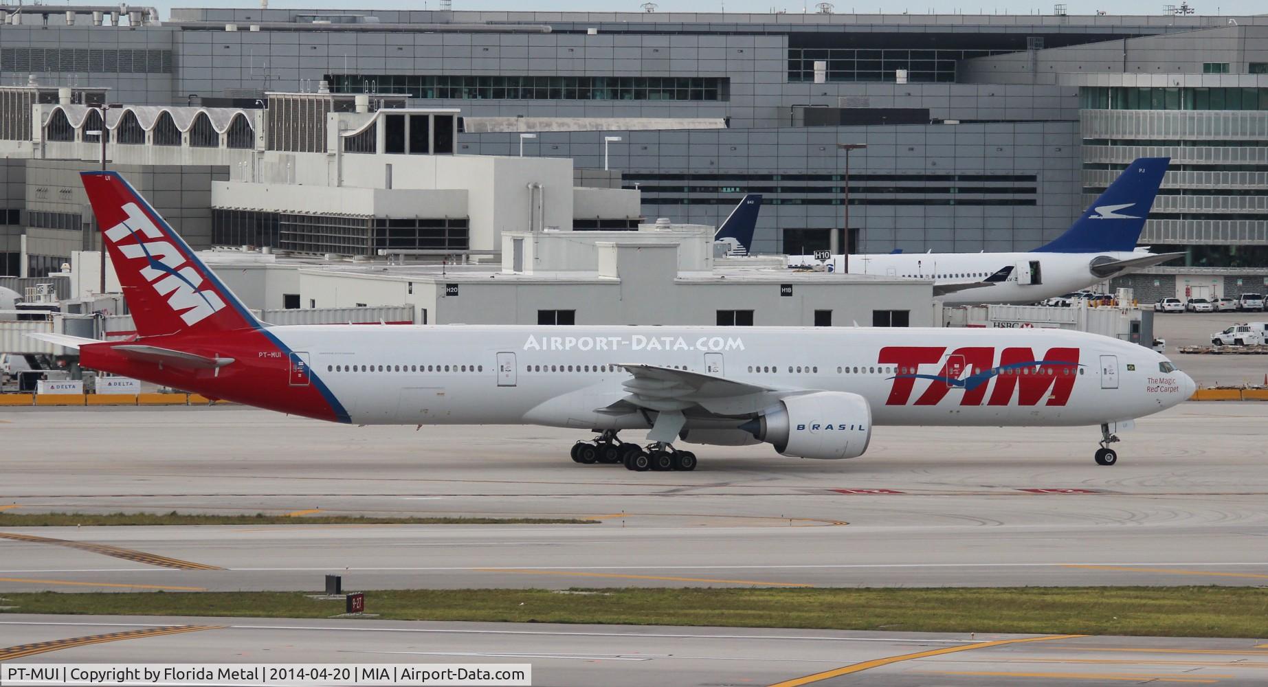 PT-MUI, 2013 Boeing 777-32W/ER C/N 40589, TAM 777-300