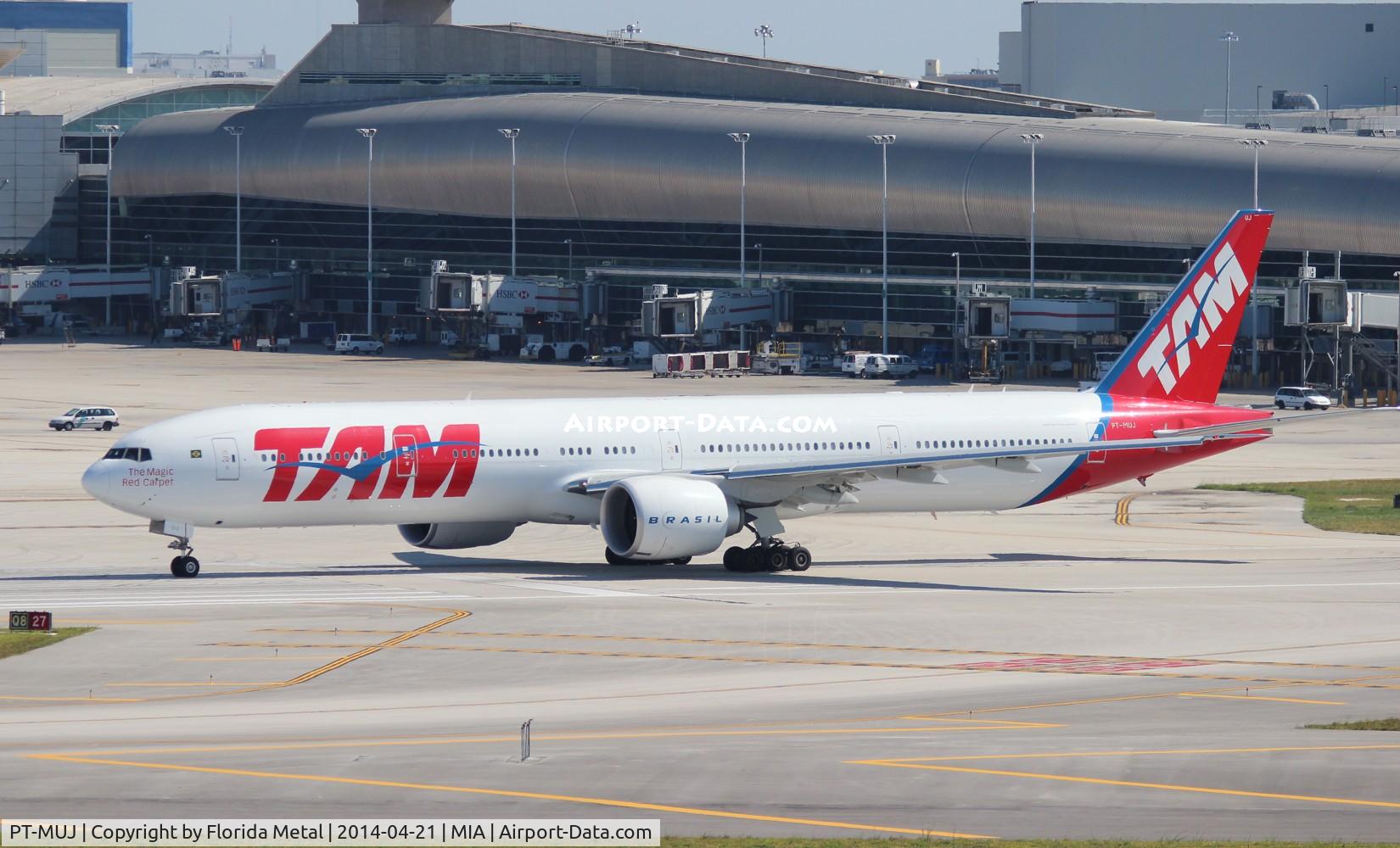 PT-MUJ, 2013 Boeing 777-32W/ER C/N 40588, TAM 777-300