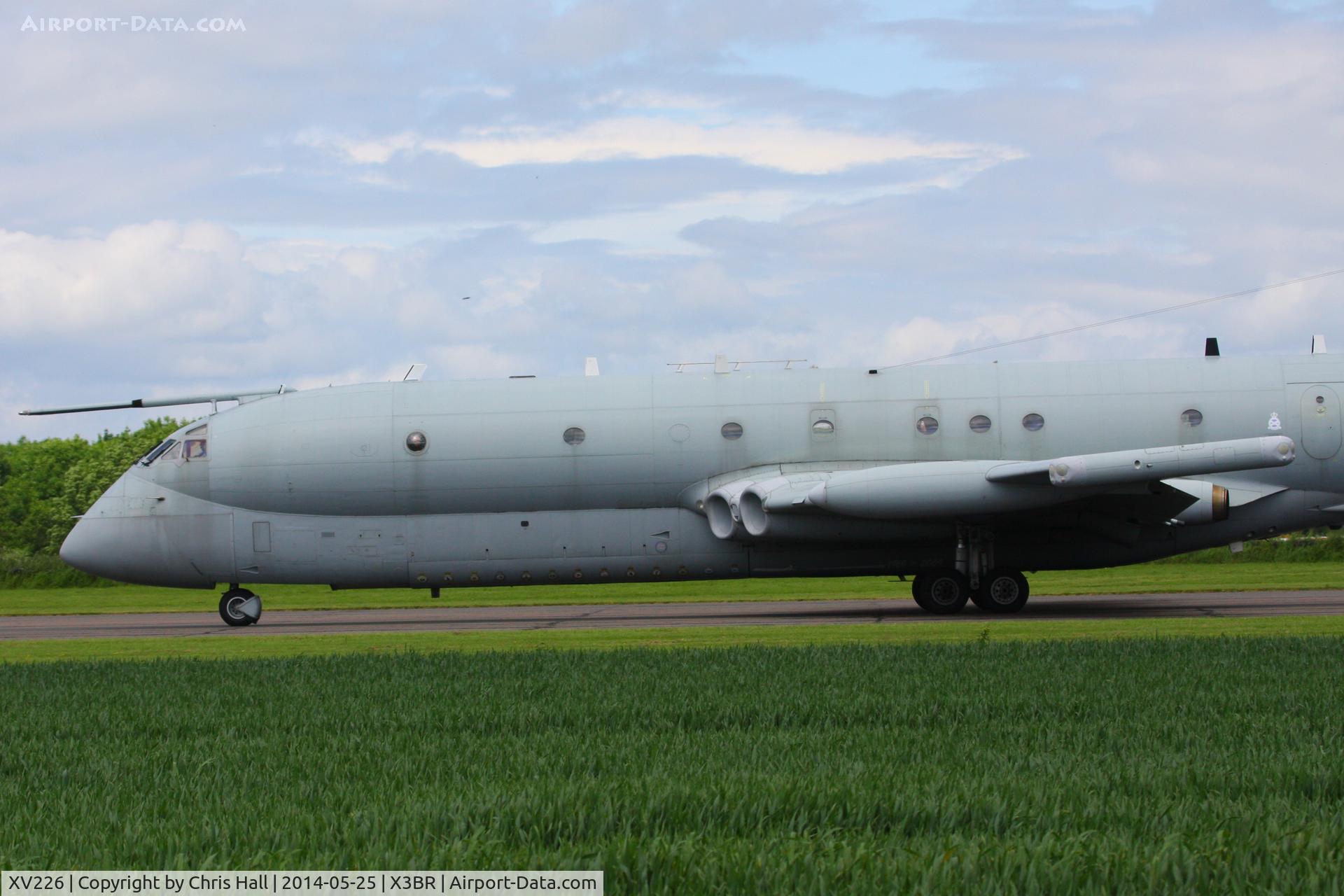 XV226, 1968 Hawker Siddeley Nimrod MR.2 C/N 8001, performing its taxy run at the Cold War Jets Open Day 2014