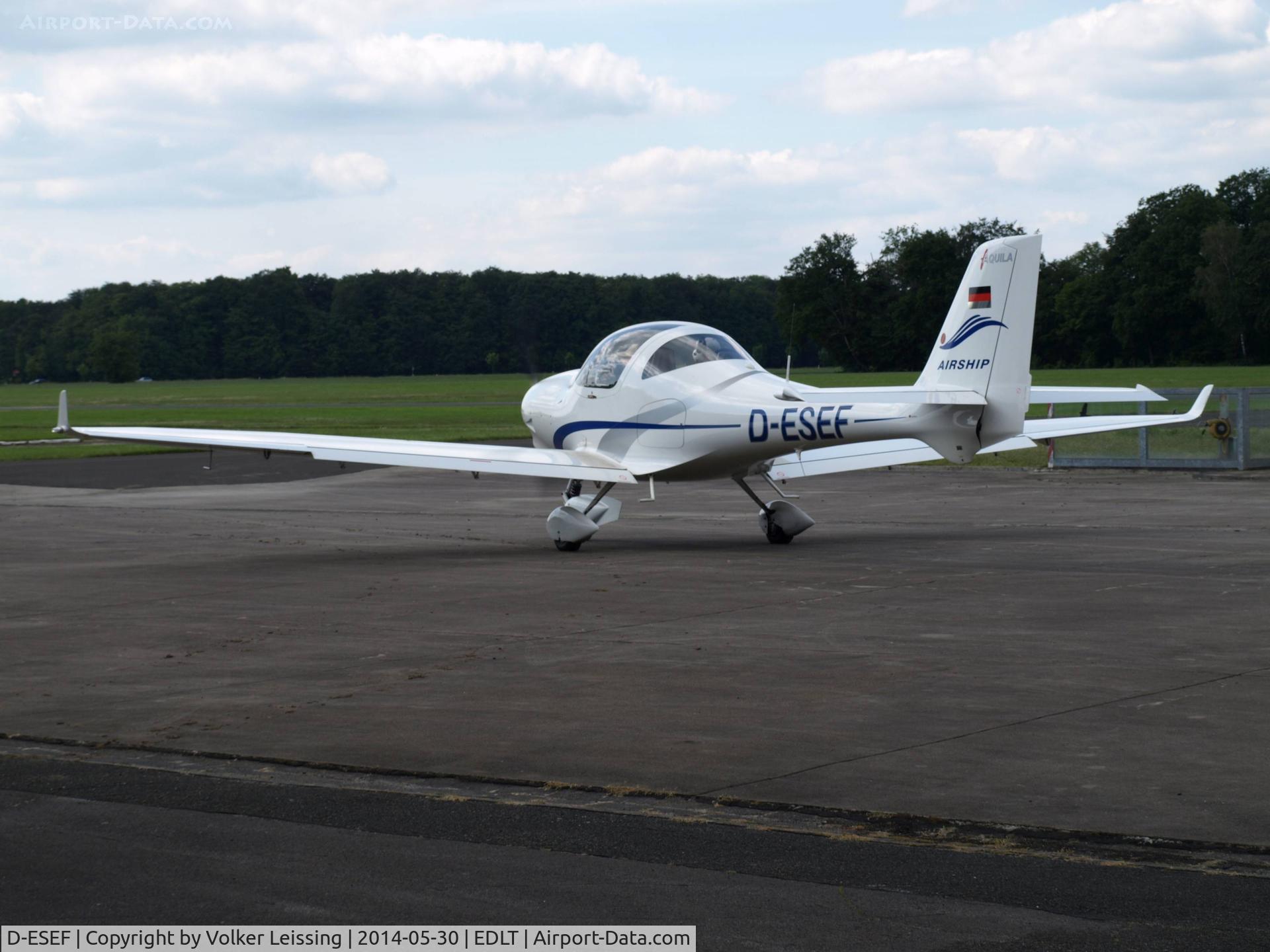 D-ESEF, 2003 Aquila A210 (AT01) C/N AT01-133, Taxi to the rwy