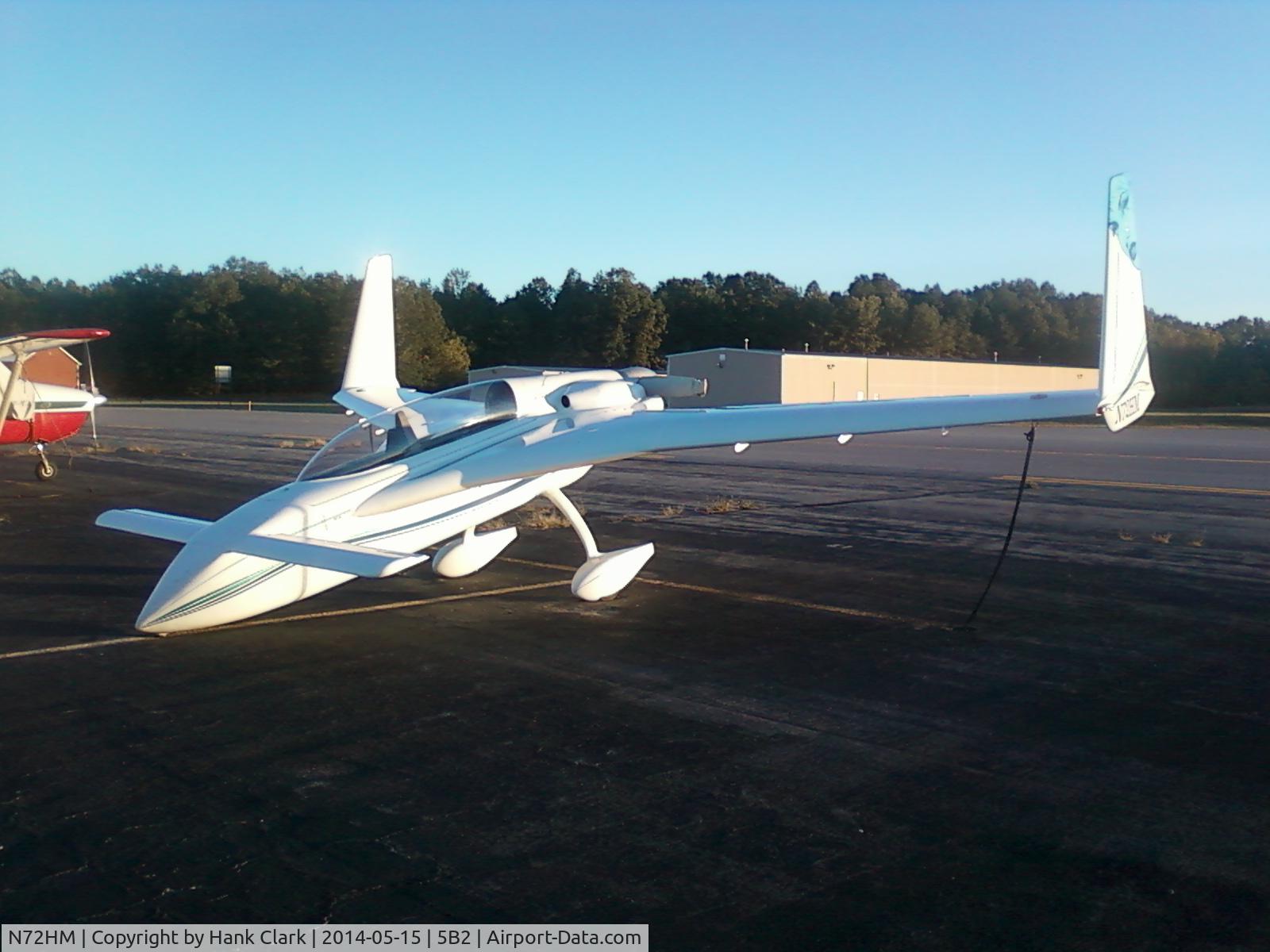 N72HM, Rutan Long-EZ C/N 72, Parked on her nose...  A small price to pay for 140 mph cruise burning 5.0 gal/hr.