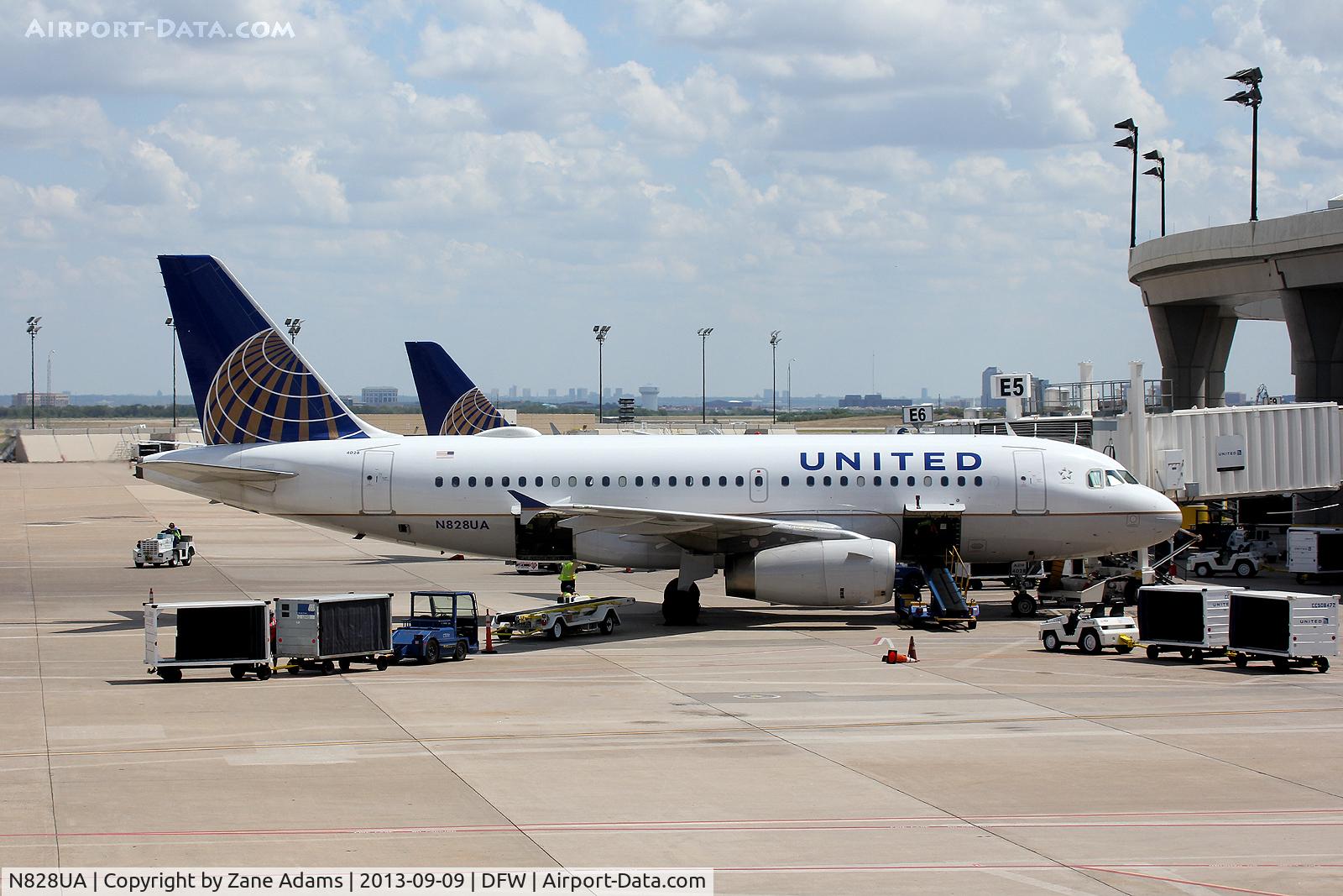 N828UA, 1999 Airbus A319-131 C/N 1031, At DFW Airport
