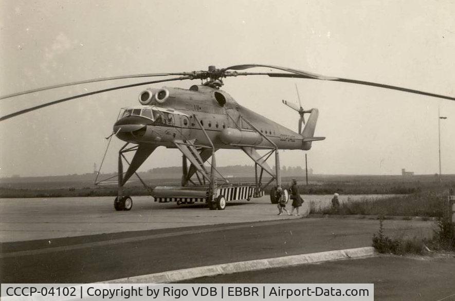 CCCP-04102, Mil Mi-10 Harke C/N 01-02, This was the second prototype of the Mi-10.
The helicopter landed at Brussels Airport on the way from Russia
to the Paris Airshow in 1965.