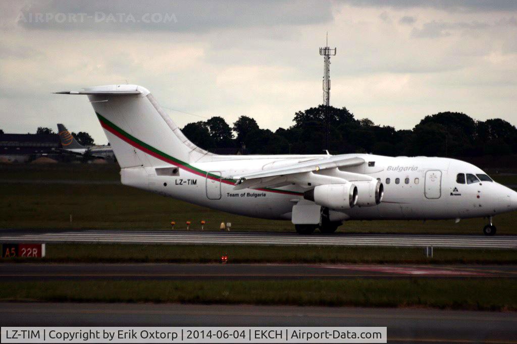 LZ-TIM, 1994 British Aerospace Avro 146-RJ70 C/N E1258, LZ-TIM taking off from rw 22R