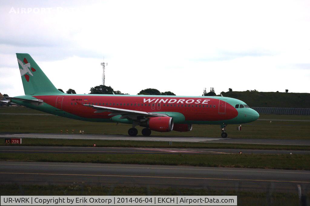 UR-WRK, Airbus A320-211 C/N 235, UR-WRK taking off from rw 22R