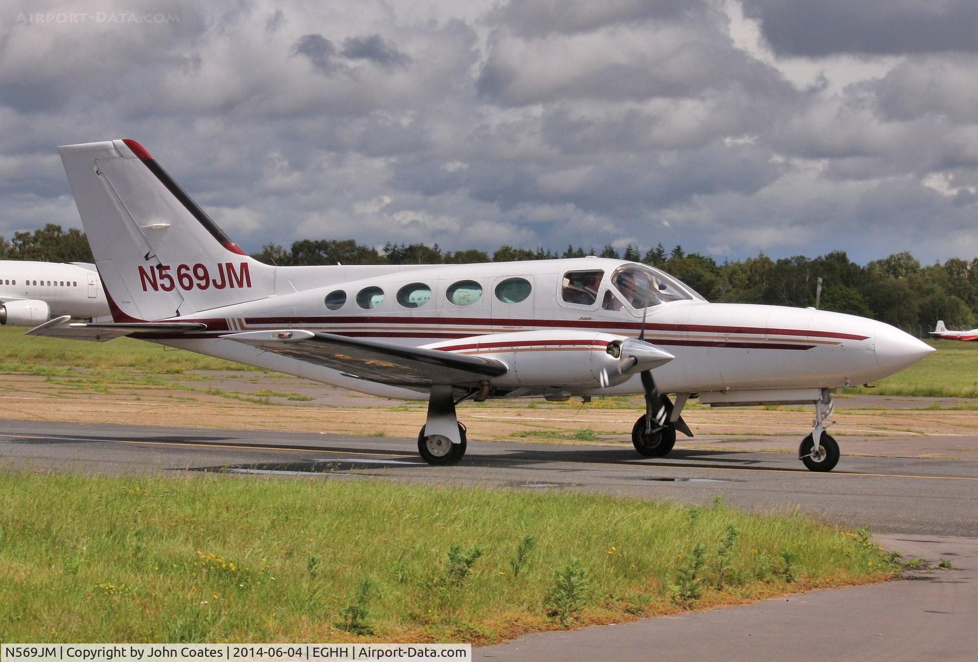 N569JM, 1980 Cessna 414A Chancellor C/N 414A-0425, Taxiing
