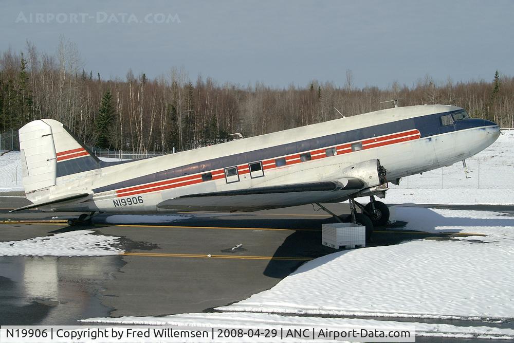 N19906, 1942 Douglas DC-3 (C-47-DL) C/N 4747, ex Reeve