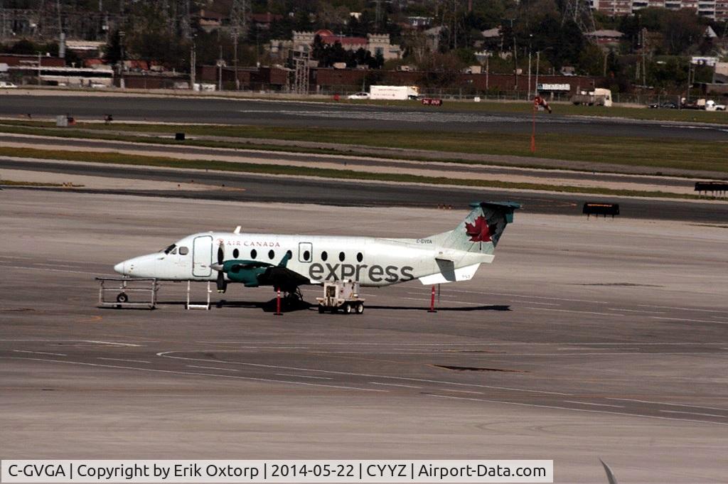 C-GVGA, 1997 Beech 1900D C/N UE-292, C-GVGA in YYZ