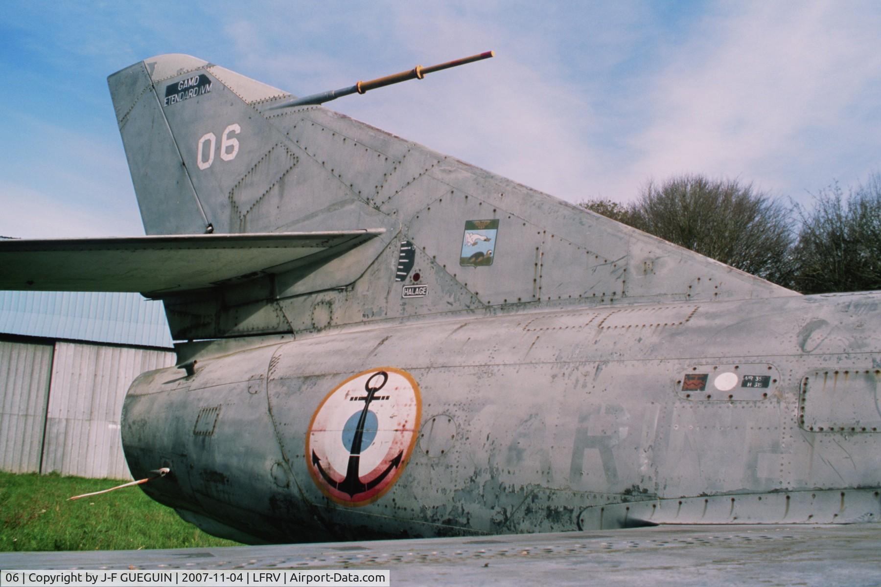 06, Dassault Etendard IV.M C/N 06, Tail of Etendard IV.M n° 06 with badge of escadrille 59S, French Navy.