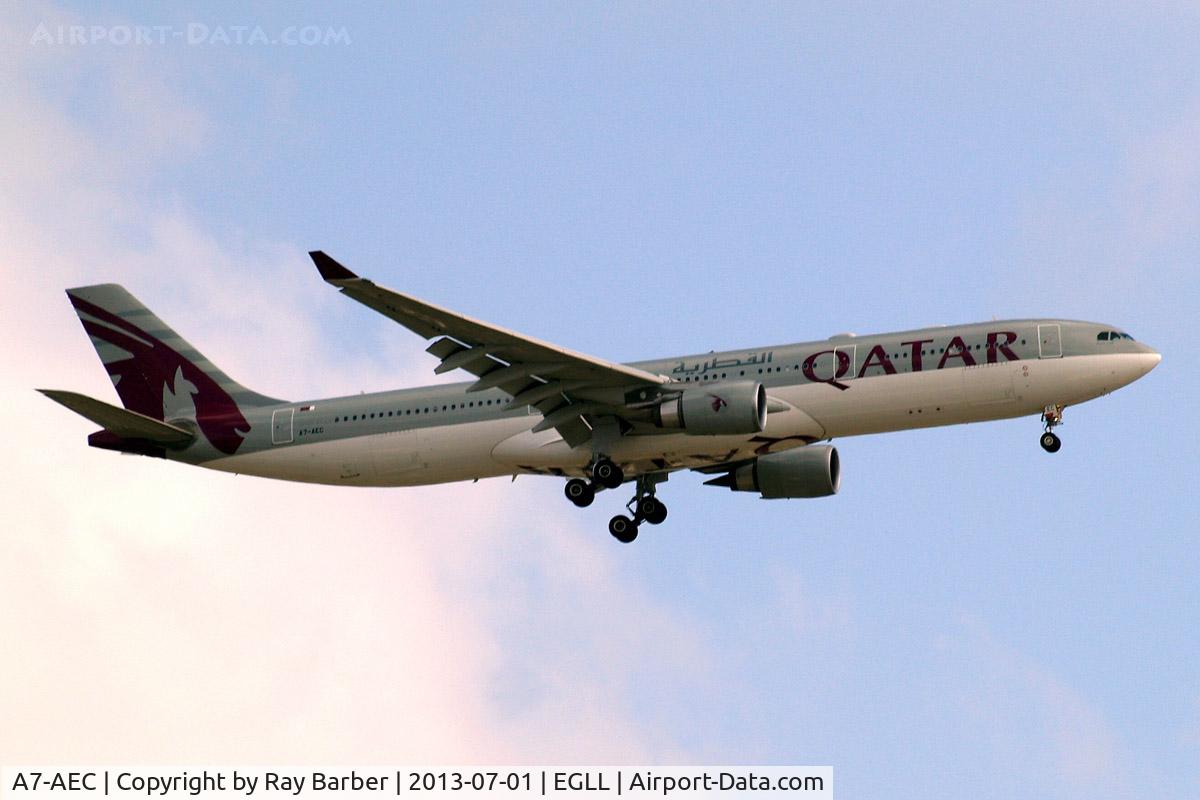 A7-AEC, 2005 Airbus A330-302 C/N 659, Airbus A330-302 [659] (Qatar Airways) Home~G 01/07/2013. On approach 27L.