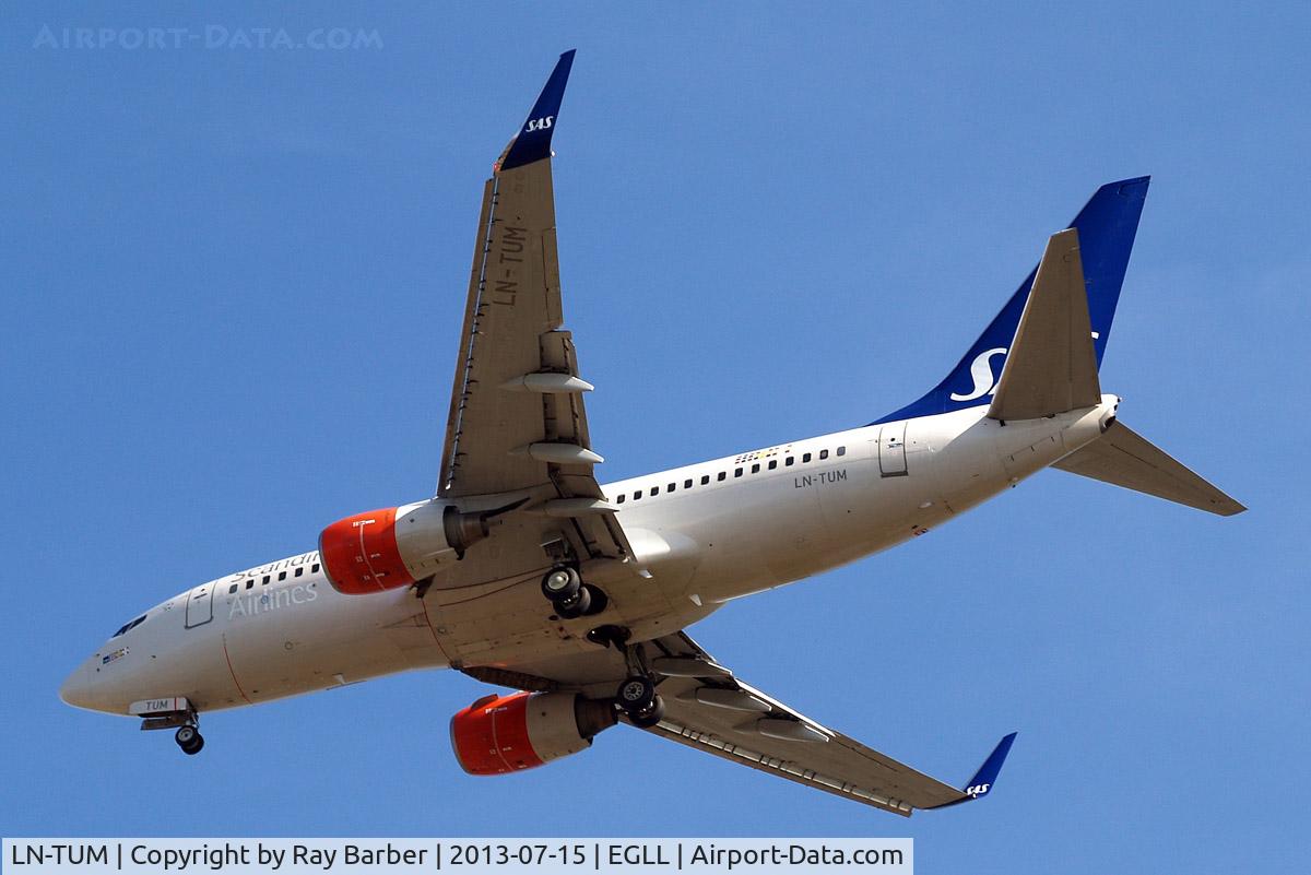 LN-TUM, 2002 Boeing 737-705 C/N 29098, Boeing 737-705 [29098] (SAS Scandinavian Airlines) Home~G 15/07/2013. On approach 27R.