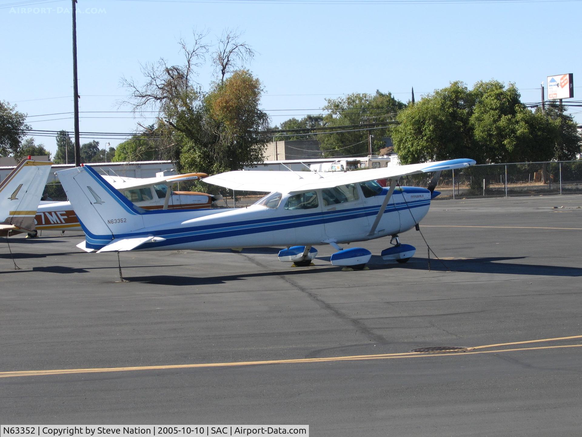 N63352, 1981 Cessna 172P C/N 17275425, Carter Flygare 1981 Cessna 172P at Sacramento Executive Airport, CA
