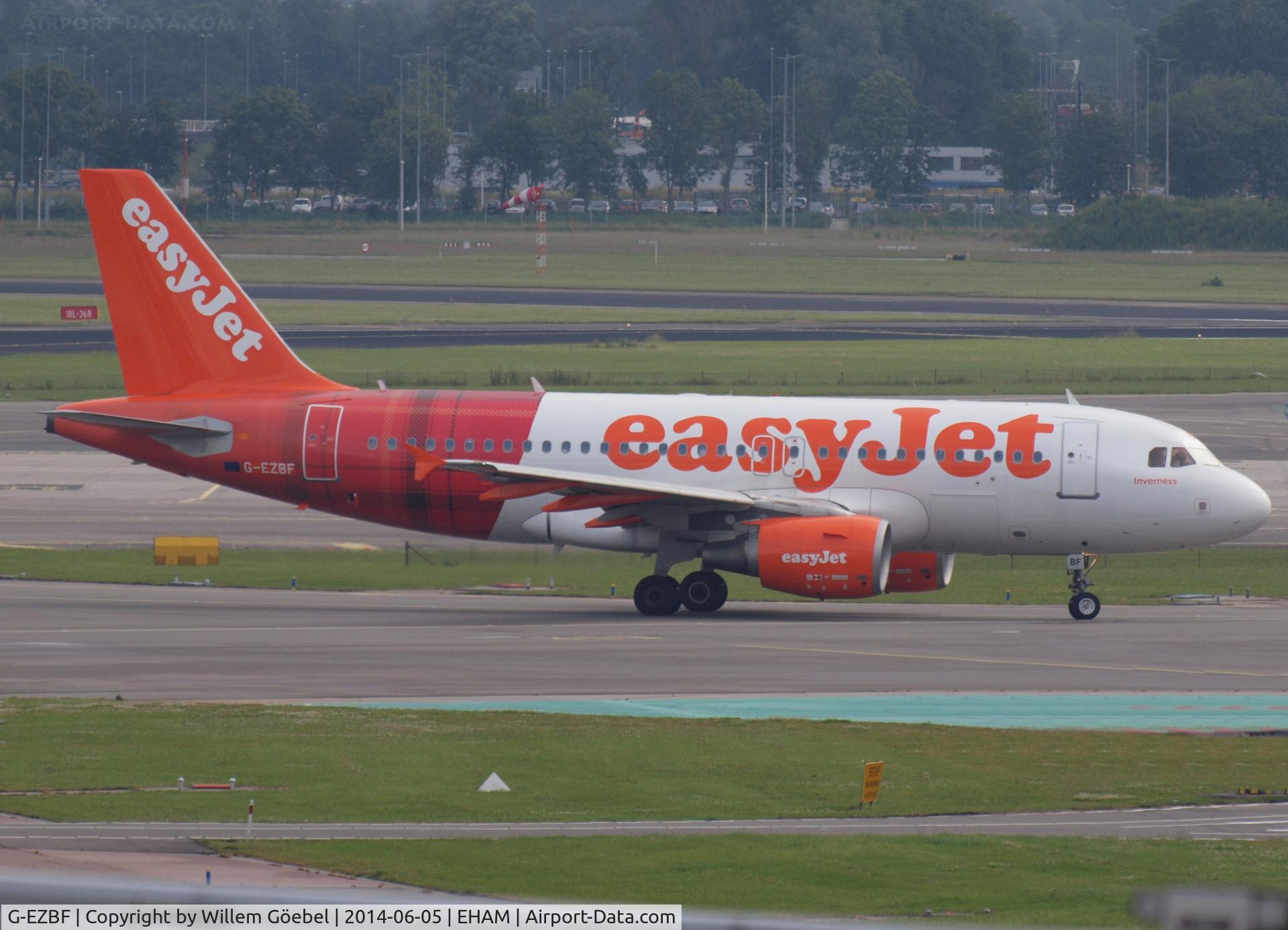 G-EZBF, 2006 Airbus A319-111 C/N 2923, Taxi to runway L18 in new colours