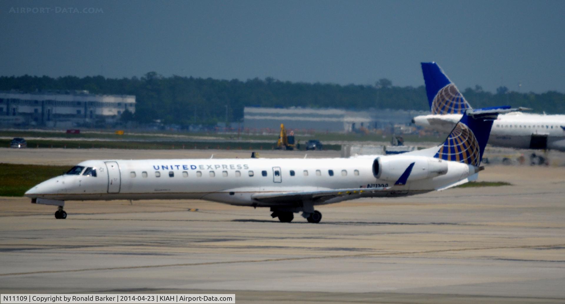 N11109, 2002 Embraer ERJ-145XR (EMB-145XR) C/N 145657, Taxi Houston