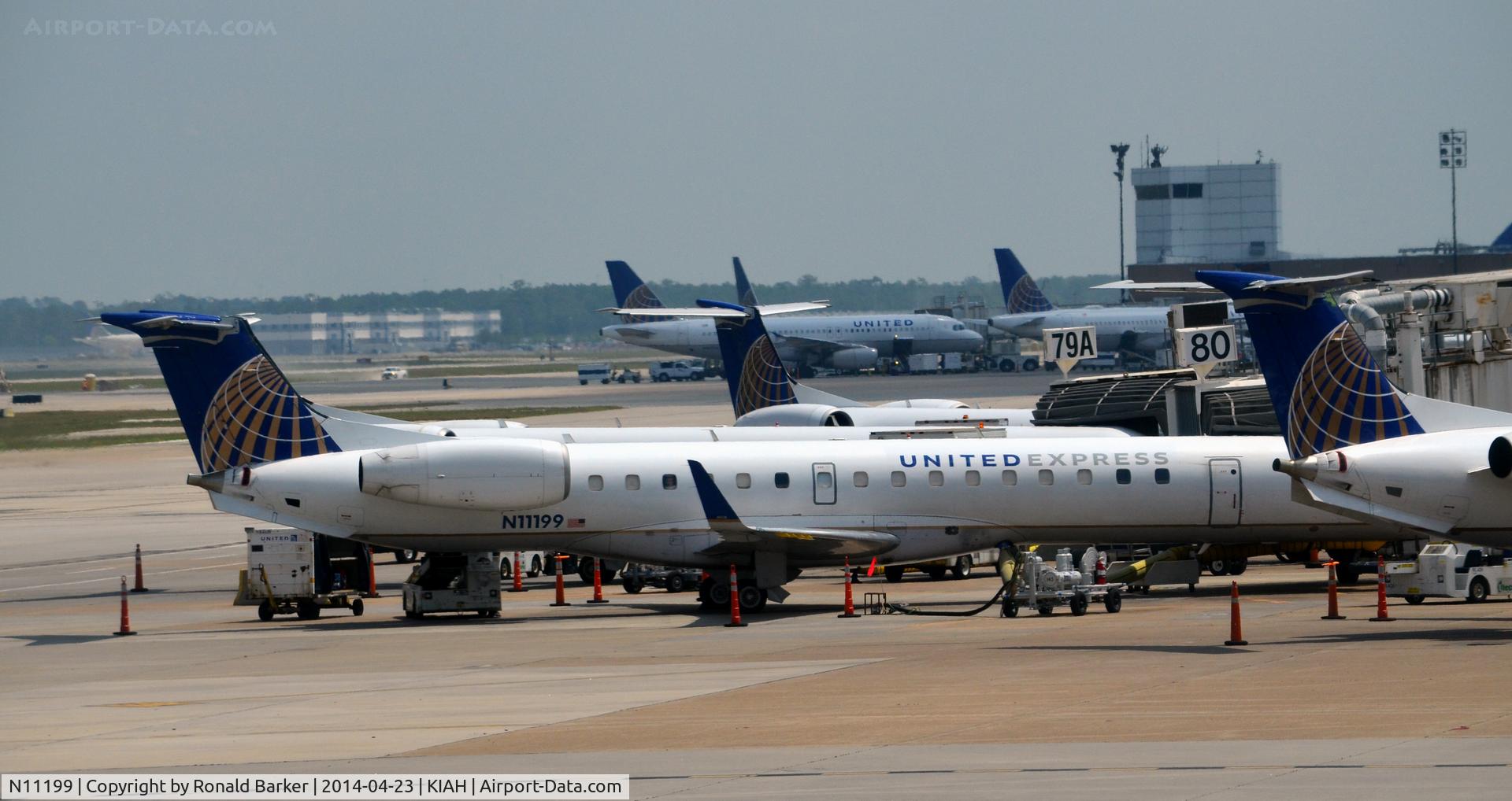 N11199, 2006 Embraer ERJ-145XR (EMB-145XR) C/N 14500953, At the gate Houston