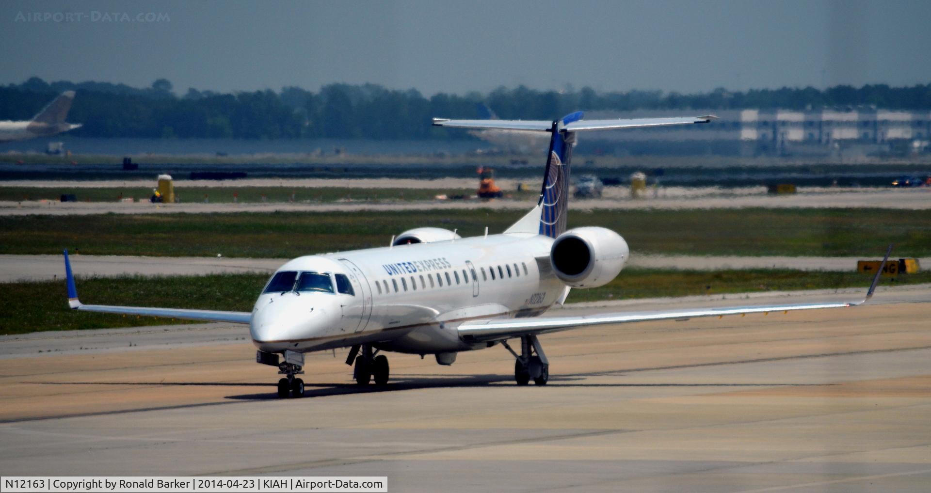 N12163, 2004 Embraer ERJ-145XR (EMB-145XR) C/N 14500811, Taxi Houston