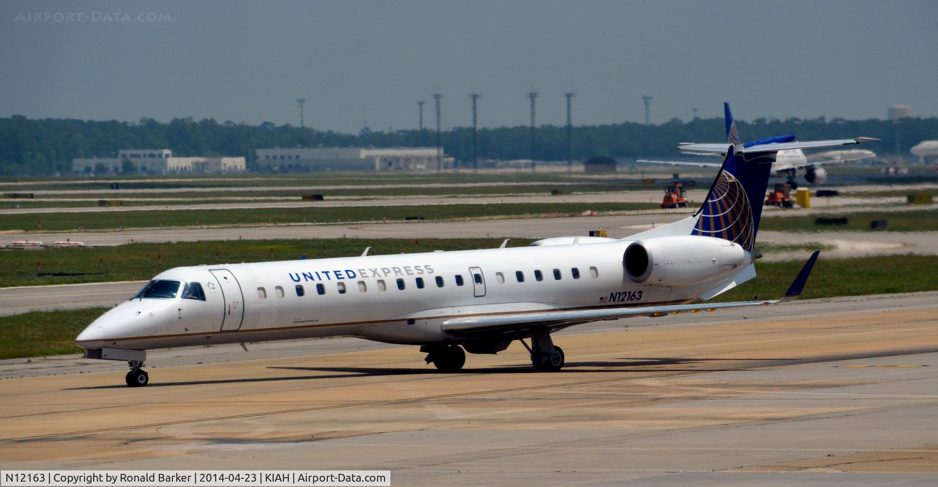 N12163, 2004 Embraer ERJ-145XR (EMB-145XR) C/N 14500811, Taxi Houston