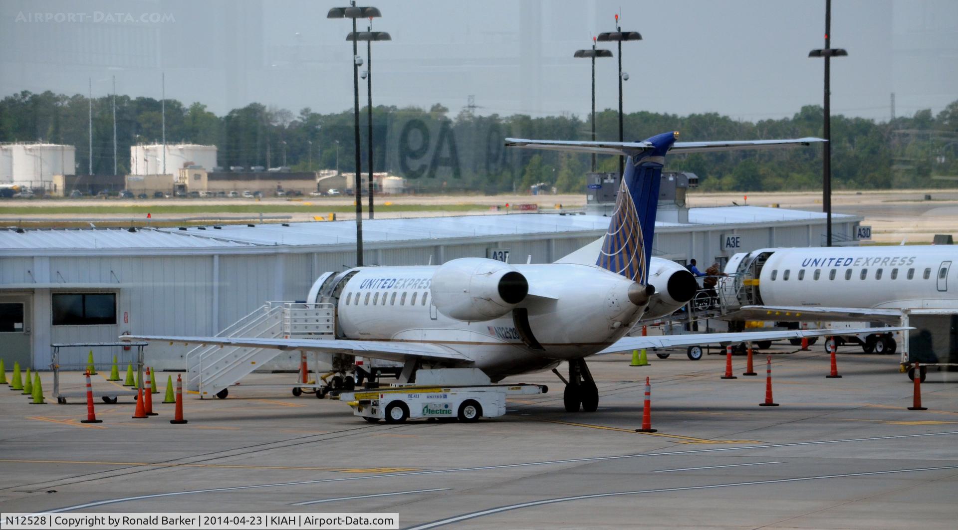 N12528, 2001 Embraer ERJ-135LR (EMB-135LR) C/N 145504, Houston