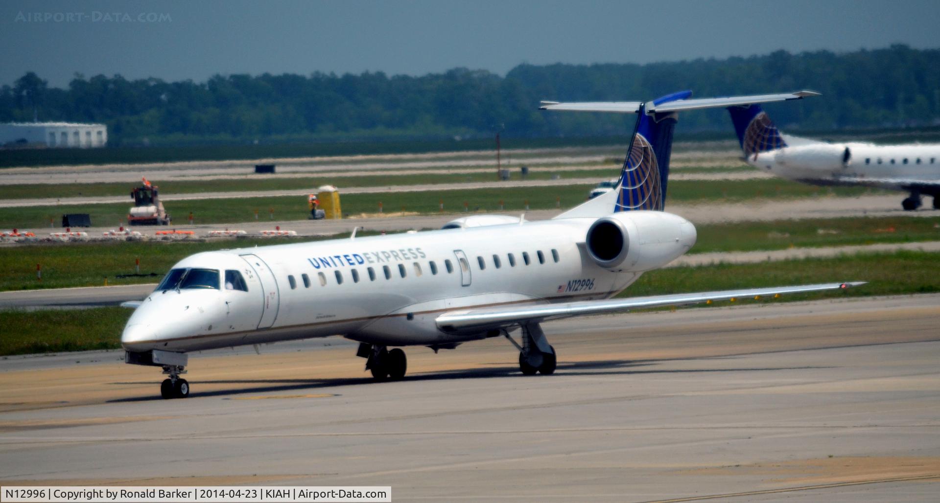 N12996, 2000 Embraer ERJ-145LR (EMB-145LR) C/N 145296, Taxi Houston