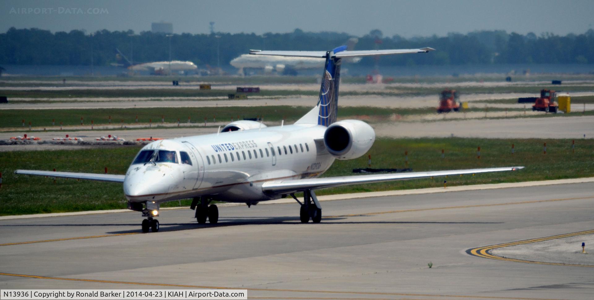 N13936, 1997 Embraer EMB-145EP (ERJ-145EP) C/N 145025, Taxi Houston