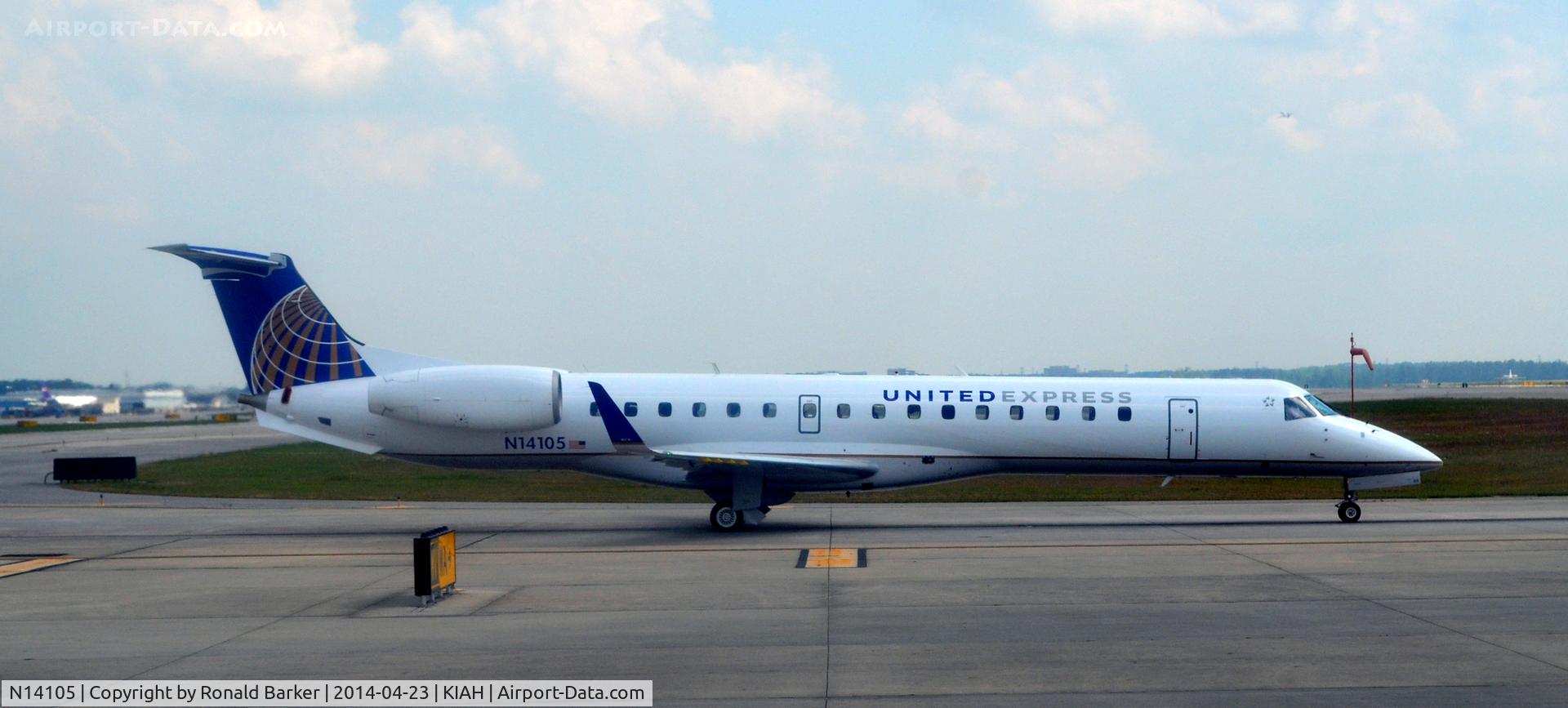 N14105, 2002 Embraer ERJ-145XR (EMB-145XR) C/N 145649, Taxi Houston