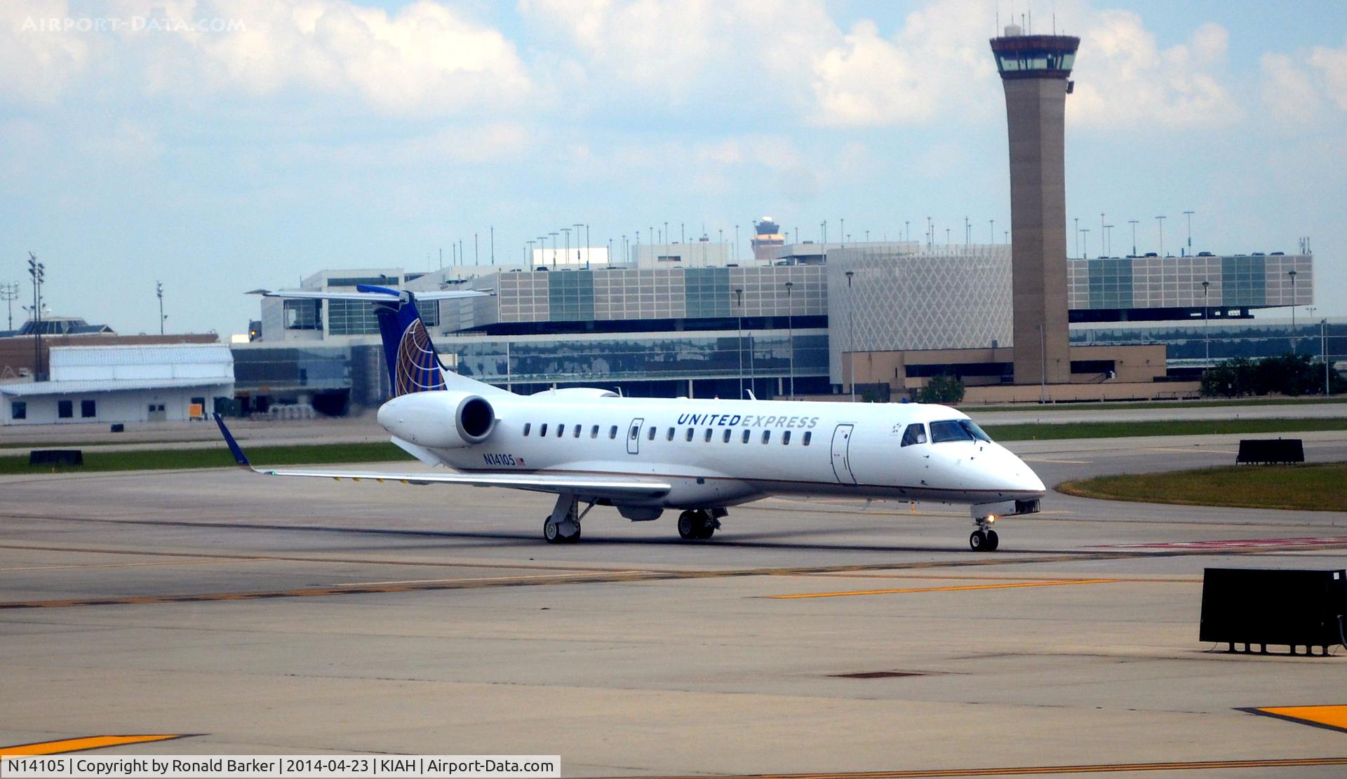 N14105, 2002 Embraer ERJ-145XR (EMB-145XR) C/N 145649, Taxi Houston