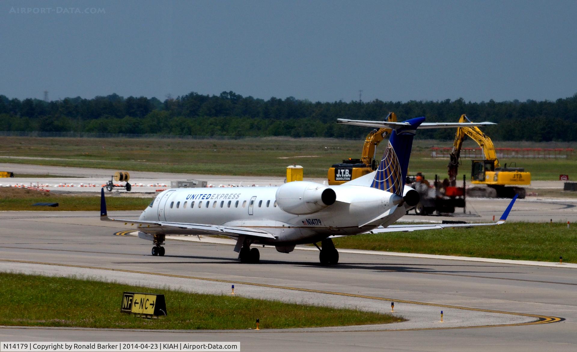 N14179, 2005 Embraer ERJ-145XR (EMB-145XR) C/N 14500896, Taxi for takeoff Houston