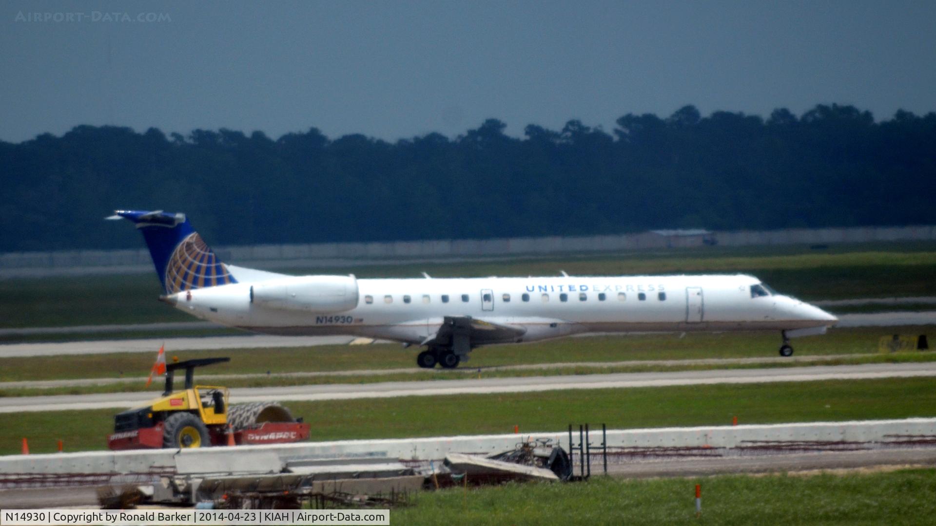 N14930, 1997 Embraer EMB-145EP (ERJ-145EP) C/N 145011, Taxi Houston
