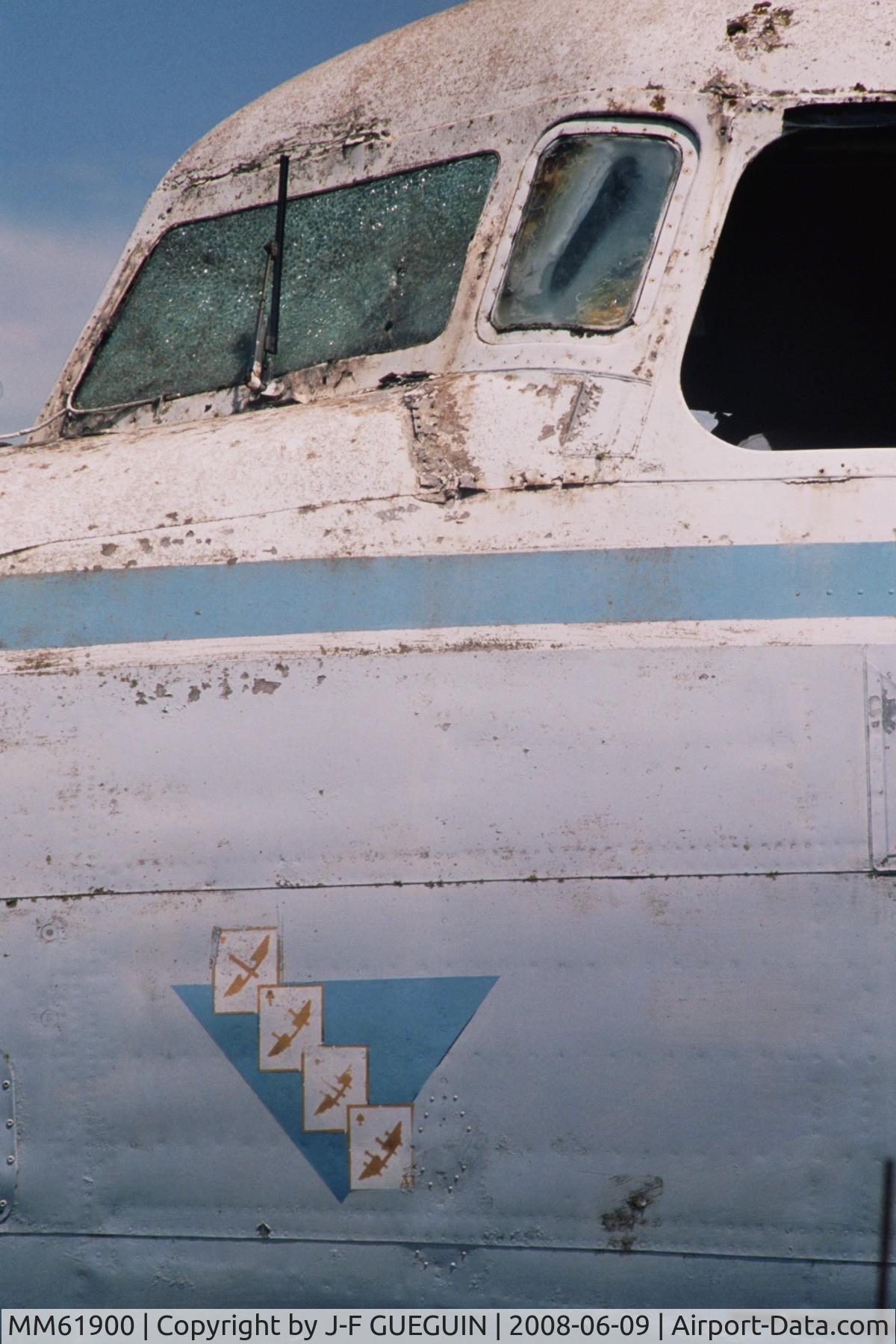 MM61900, 1950 Douglas DC-6 C/N 43152/161, Badge on DC-6 MM61900.