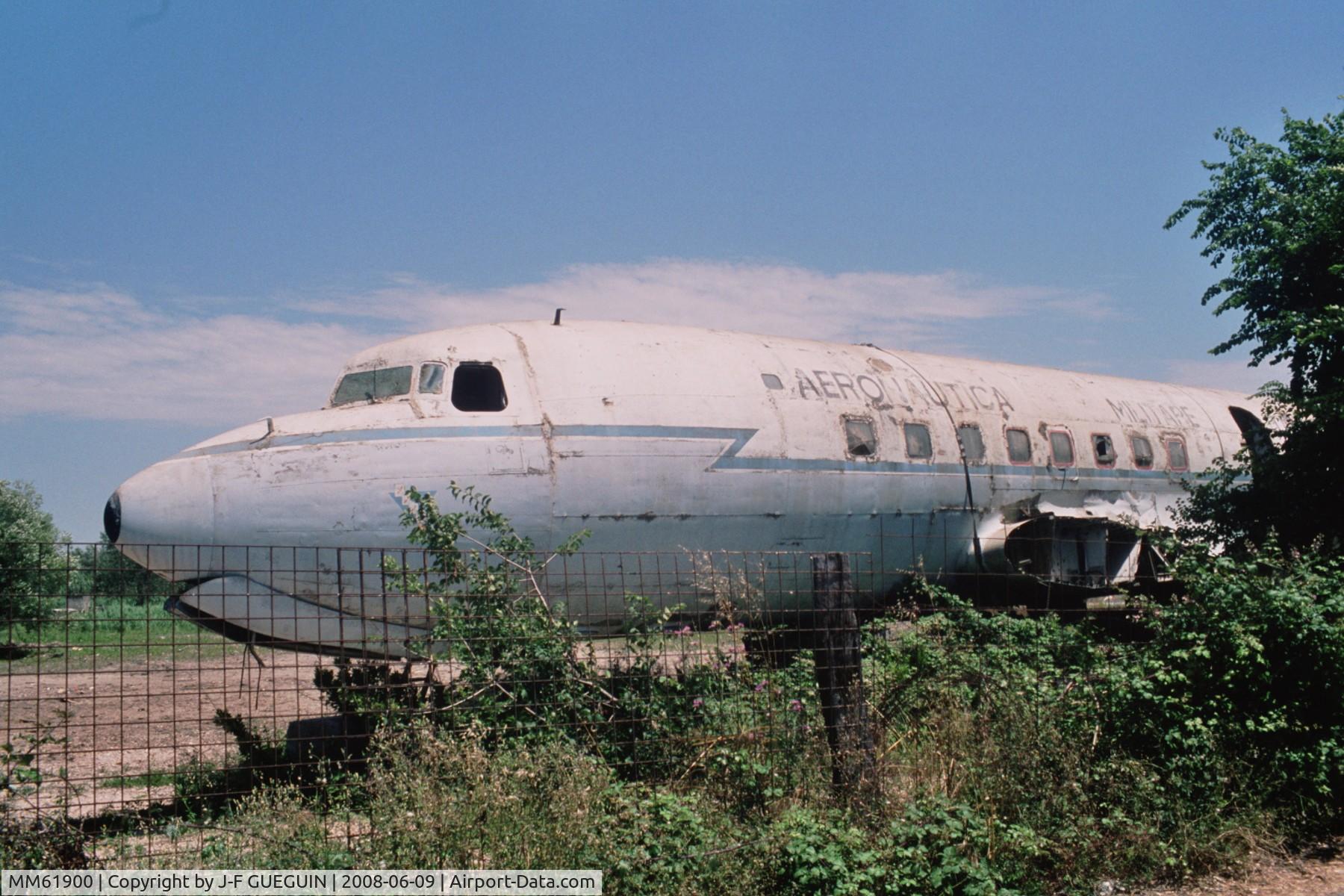 MM61900, 1950 Douglas DC-6 C/N 43152/161, Remains of DC-6 MM61900 's fuselage (Parco Ditellandia, Castel Volturno, Italy).