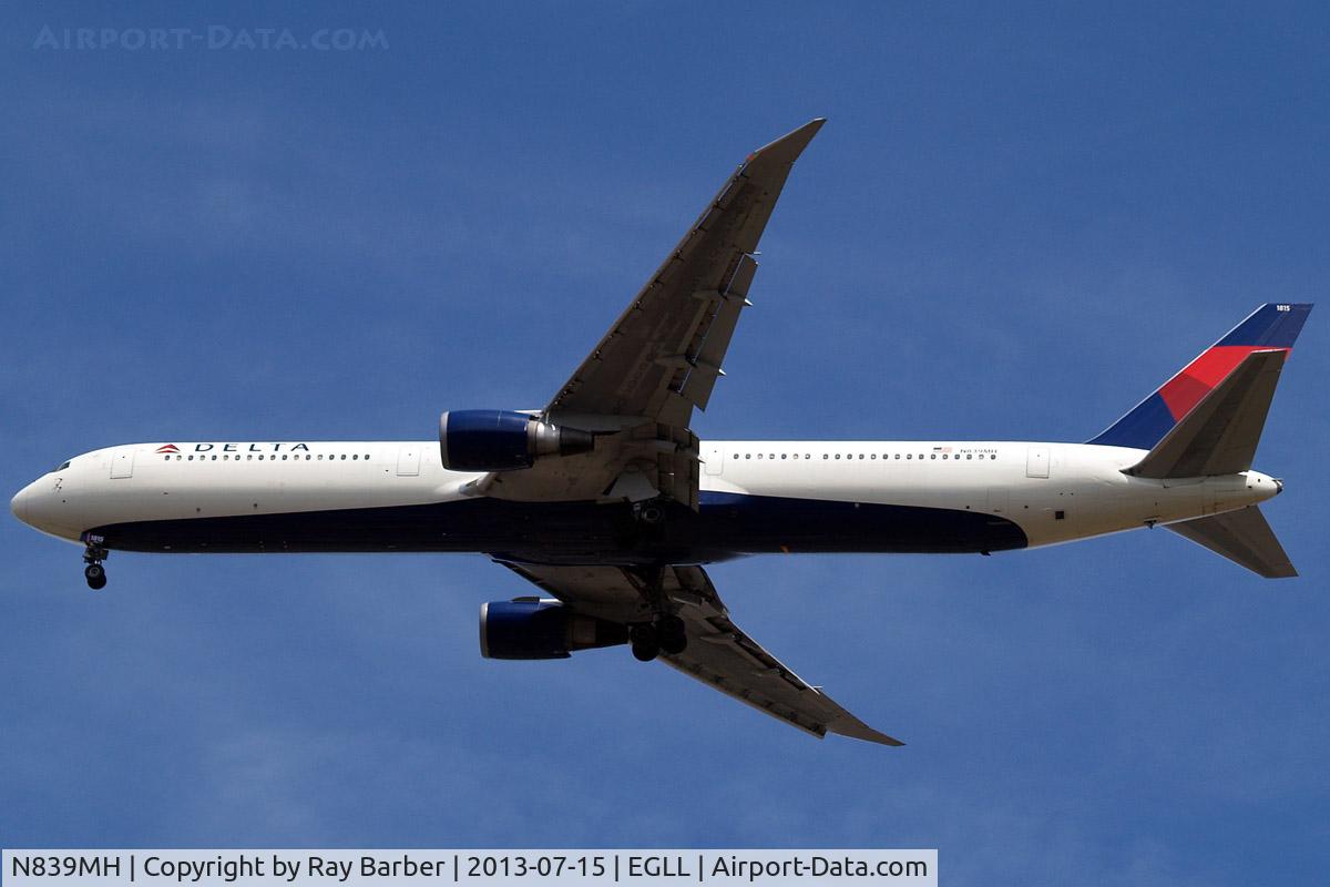 N839MH, 2001 Boeing 767-432/ER C/N 29712, Boeing 767-432ER [29712] (Delta Air Lines) Home~G 15/07/2013. On approach 27R.