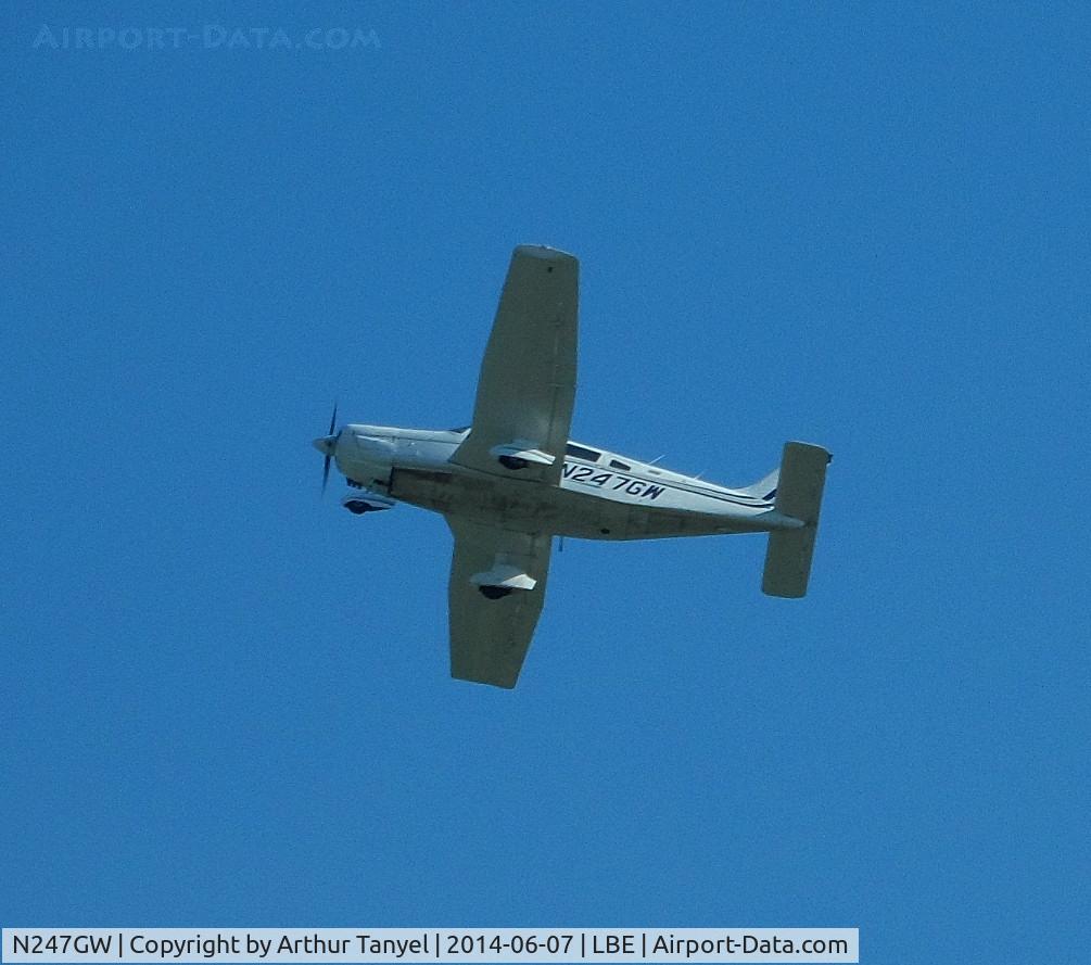 N247GW, 1980 Piper PA-32-301 Saratoga C/N 32-8106008, Taking off from LBE