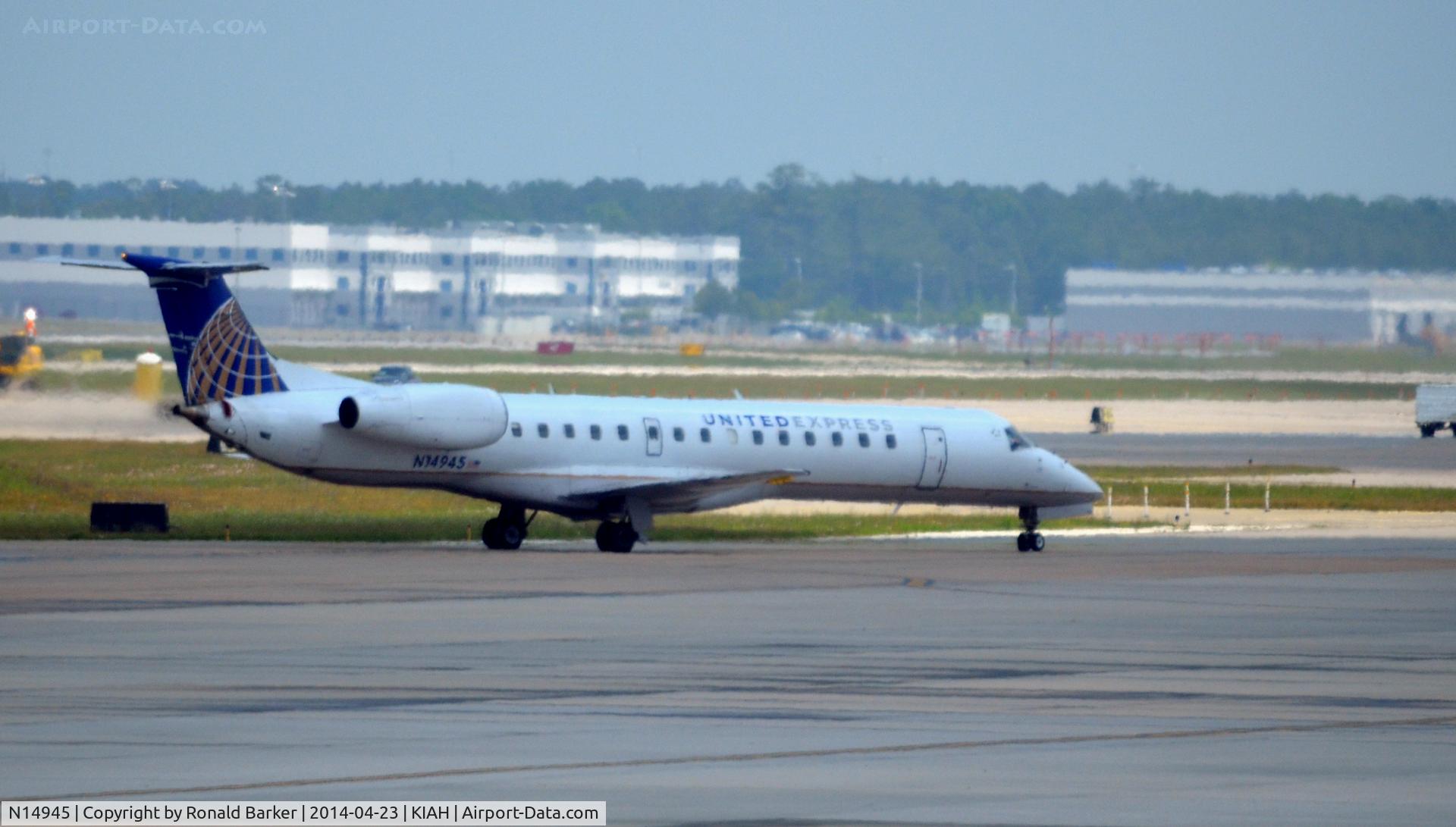 N14945, 1998 Embraer EMB-145EP (ERJ-145EP) C/N 145049, Taxi Houston