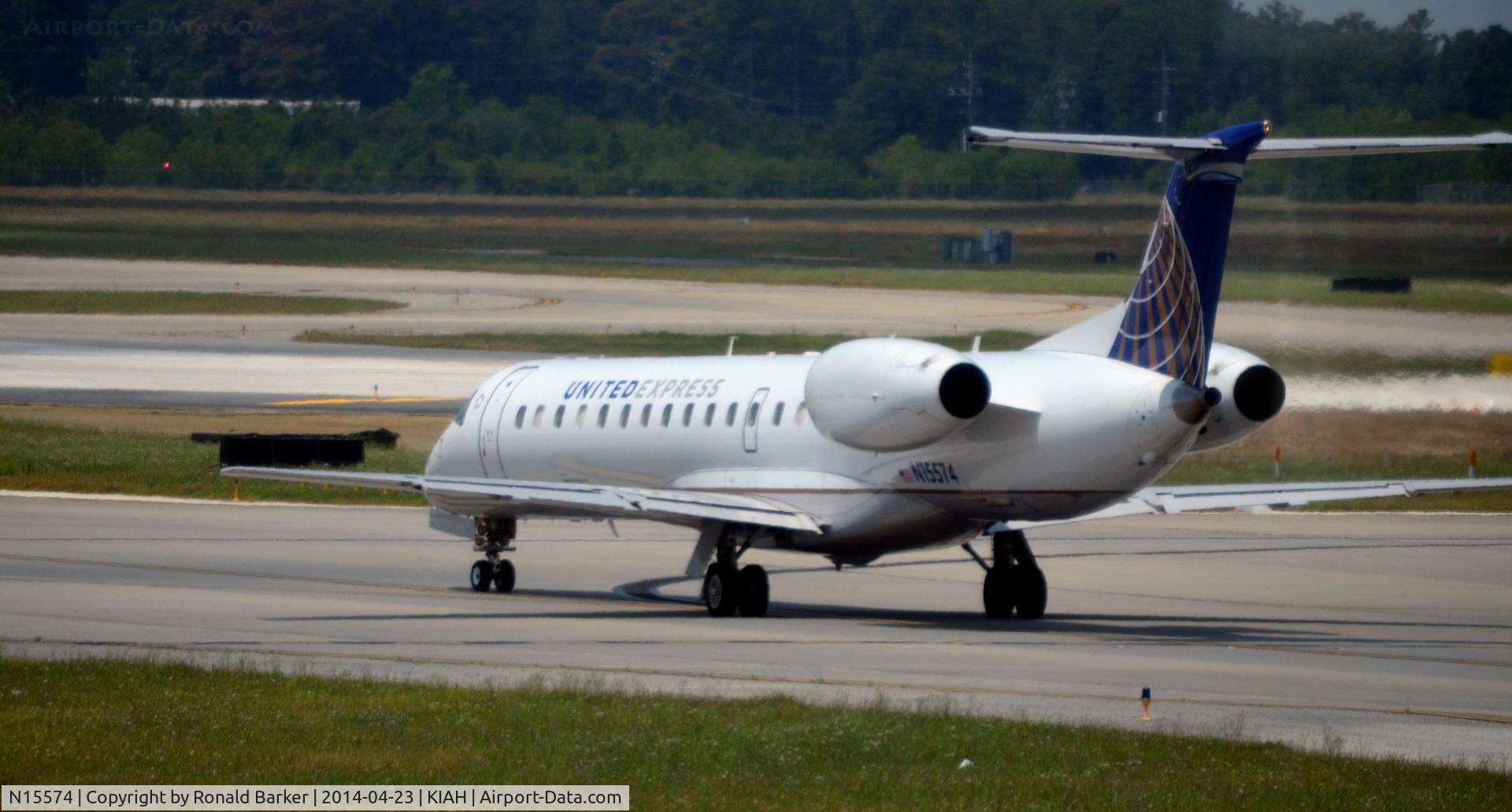 N15574, 2002 Embraer ERJ-145LR (EMB-145LR) C/N 145639, Taxi Houston