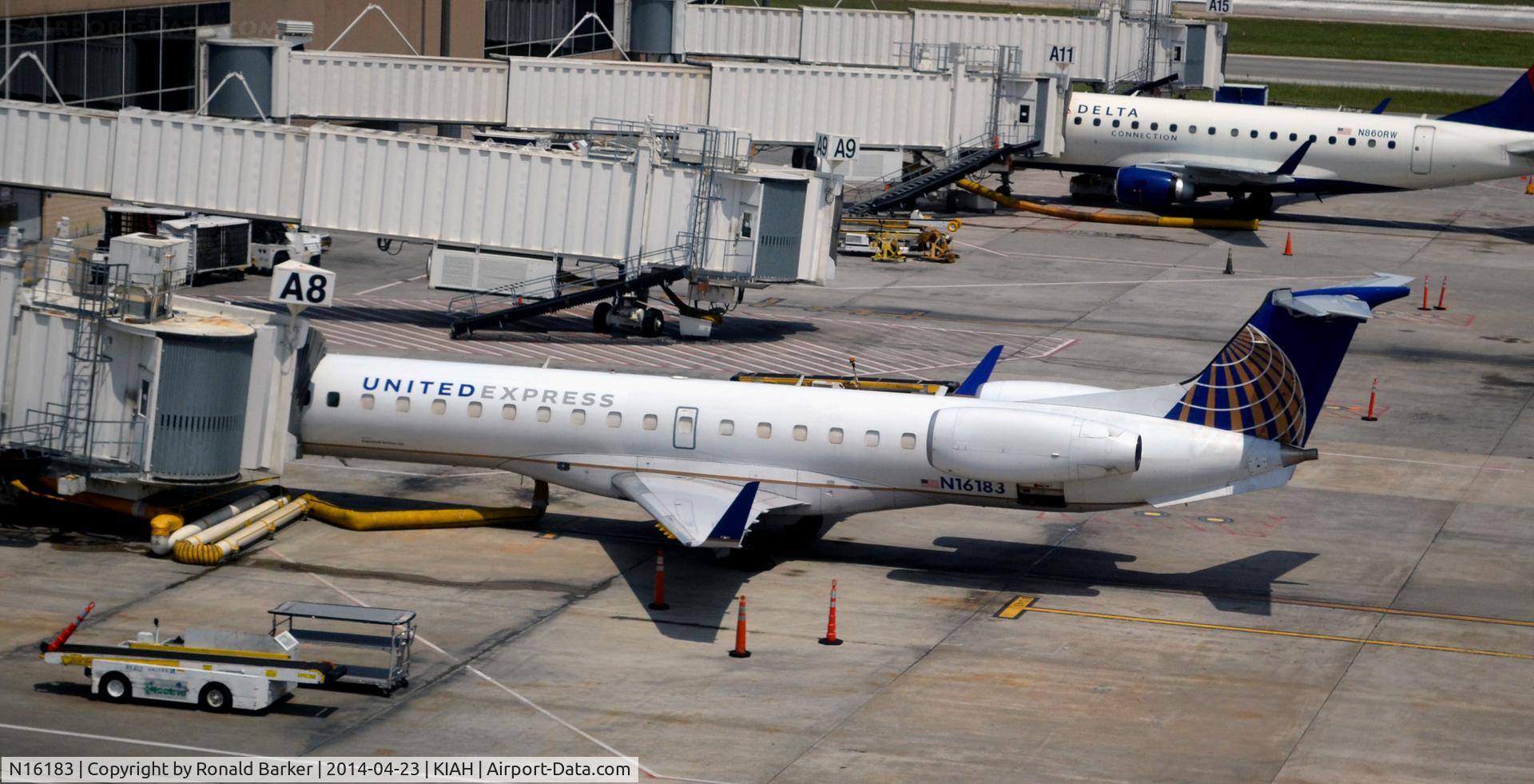 N16183, 2005 Embraer ERJ-145XR (EMB-145XR) C/N 14500914, At the gate Houston
