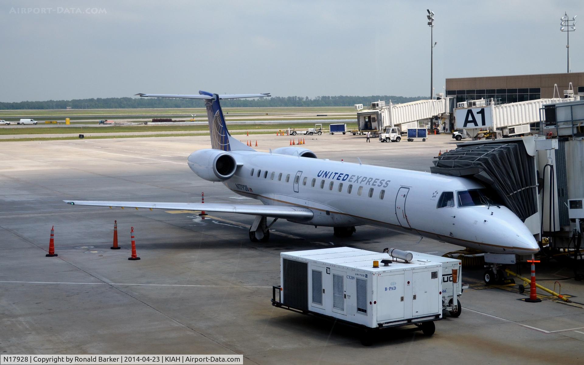 N17928, 1996 Embraer EMB-145EP (ERJ-145EP) C/N 145007, Gate A1, Houston