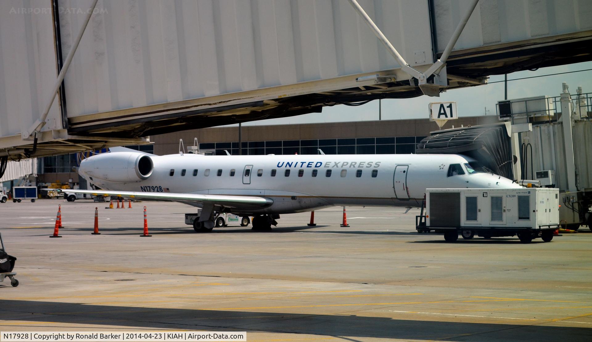 N17928, 1996 Embraer EMB-145EP (ERJ-145EP) C/N 145007, Gate A1, Houston