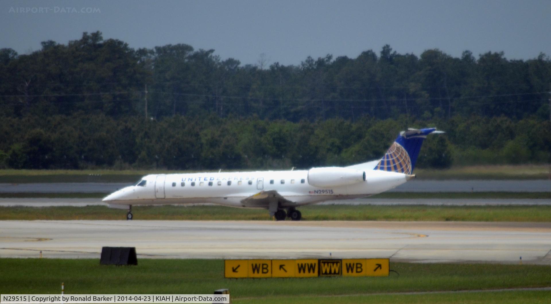 N29515, 2000 Embraer ERJ-135LR (EMB-135LR) C/N 145309, Taxi Houston