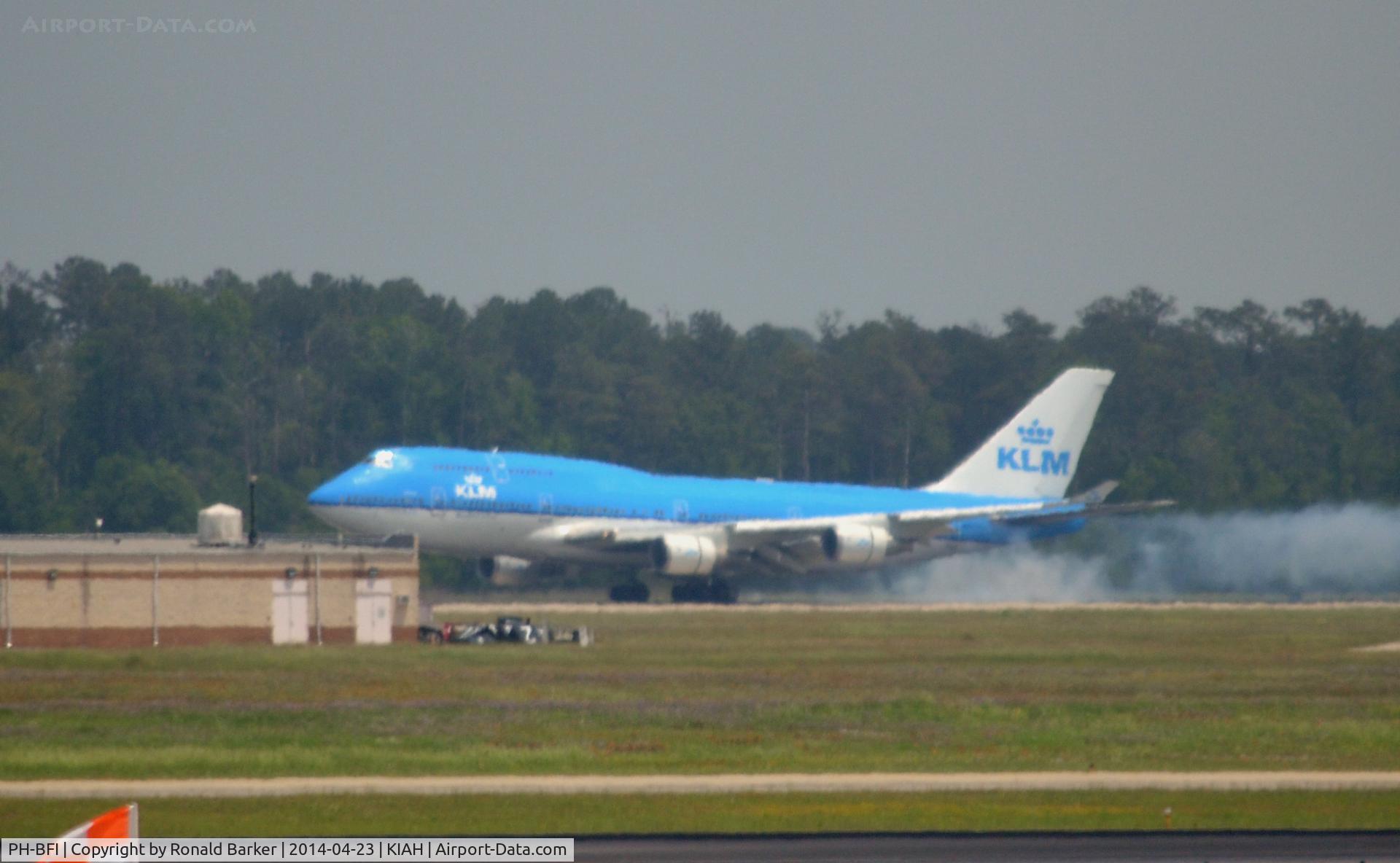 PH-BFI, 1991 Boeing 747-406BC C/N 25086, Landing Houston