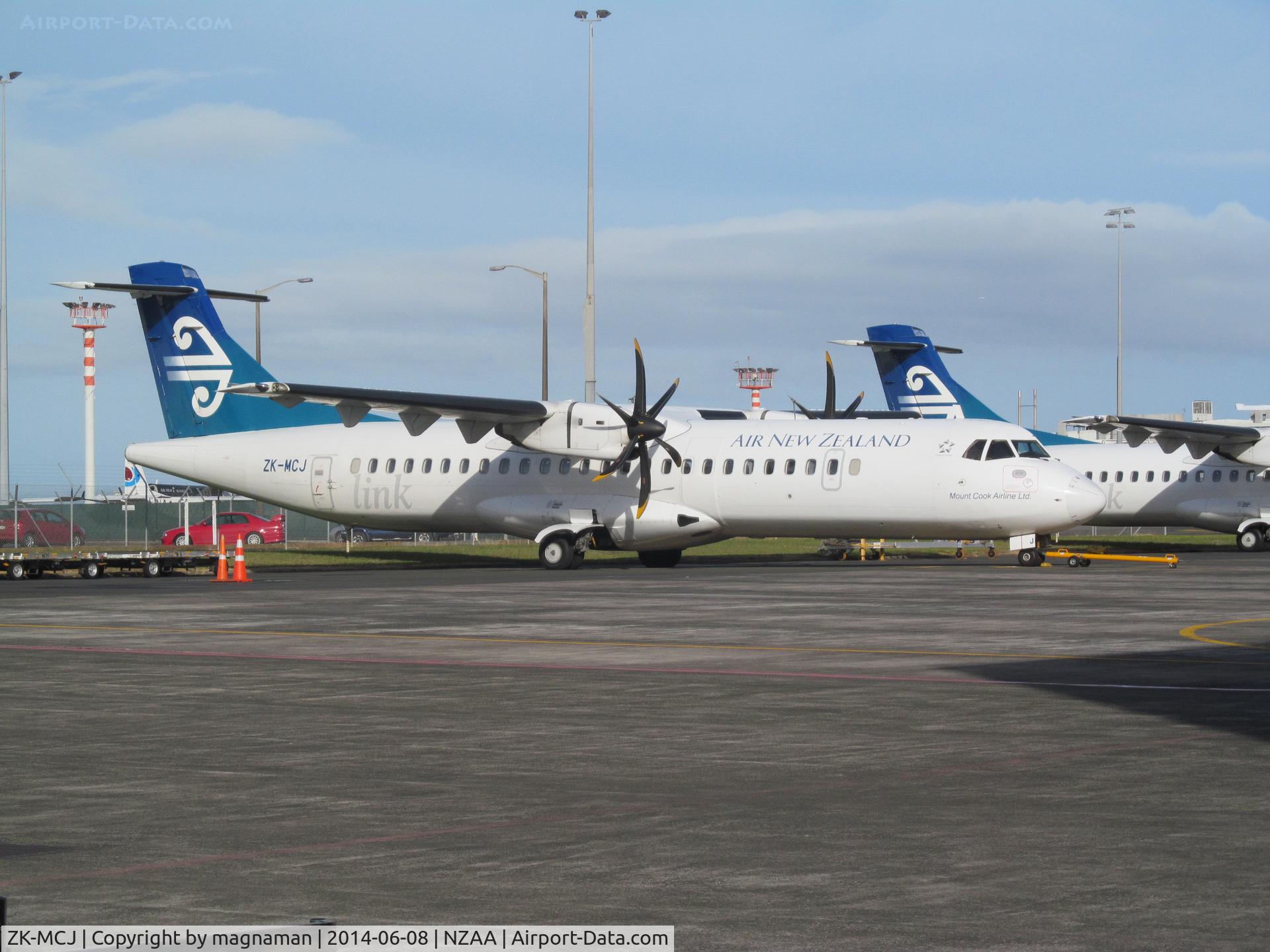 ZK-MCJ, 1999 ATR 72-212A C/N 624, weekend maintenance