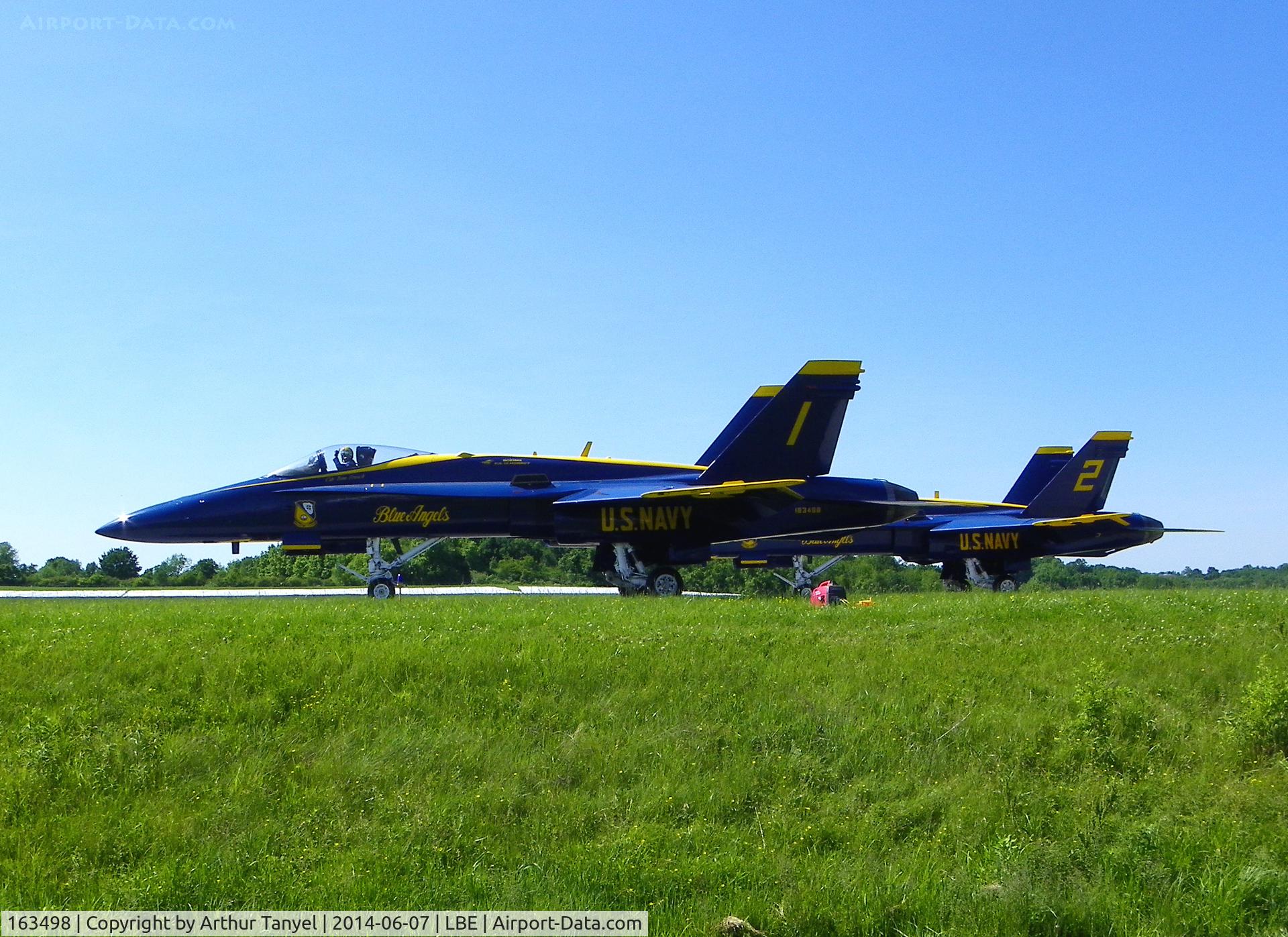 163498, 1988 McDonnell Douglas F/A-18C Hornet C/N 0737/C053, Taxiing to takeoff @ the Westmoreland County Airshow