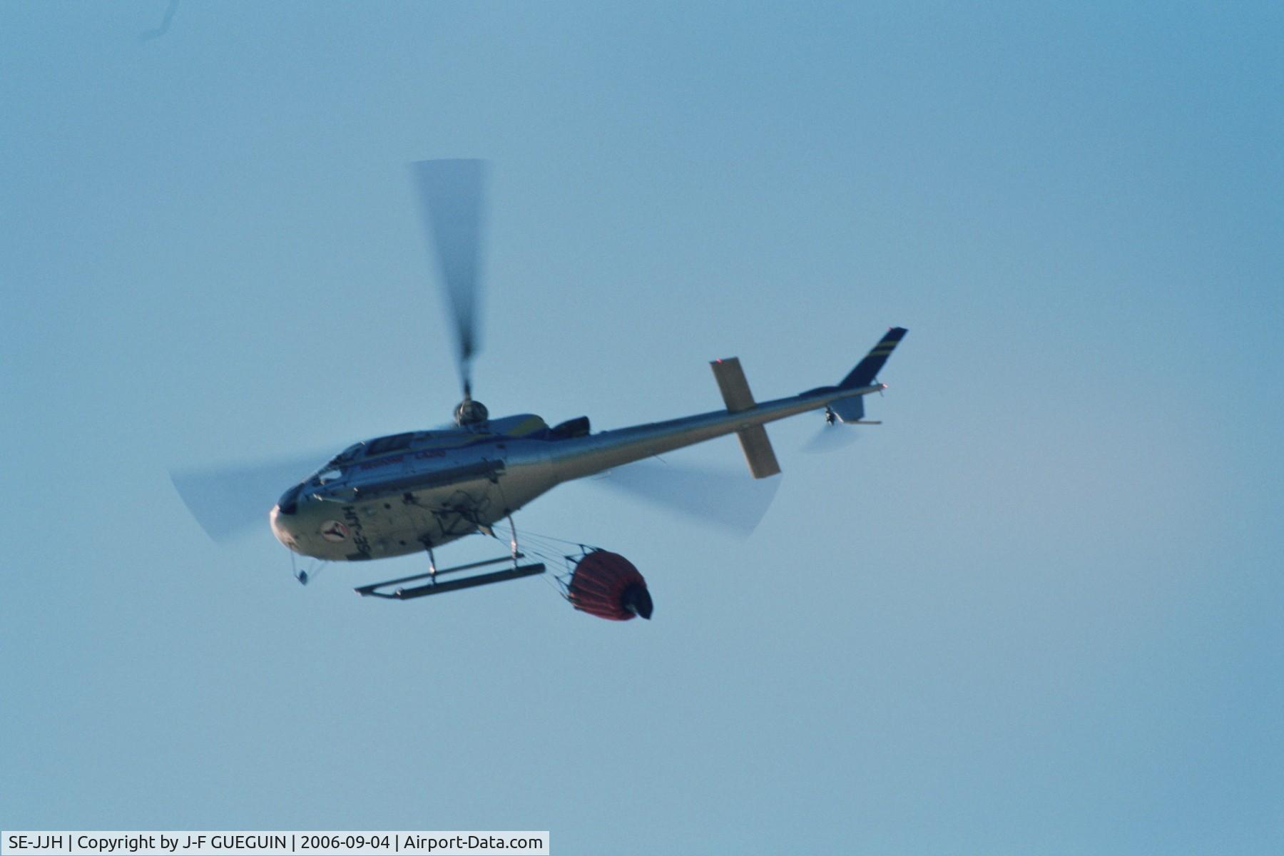 SE-JJH, Eurocopter AS-350B-3+ Ecureuil Ecureuil C/N 4072, SE-JJH coming back from the fire zone near Formia (Italy) for filling.