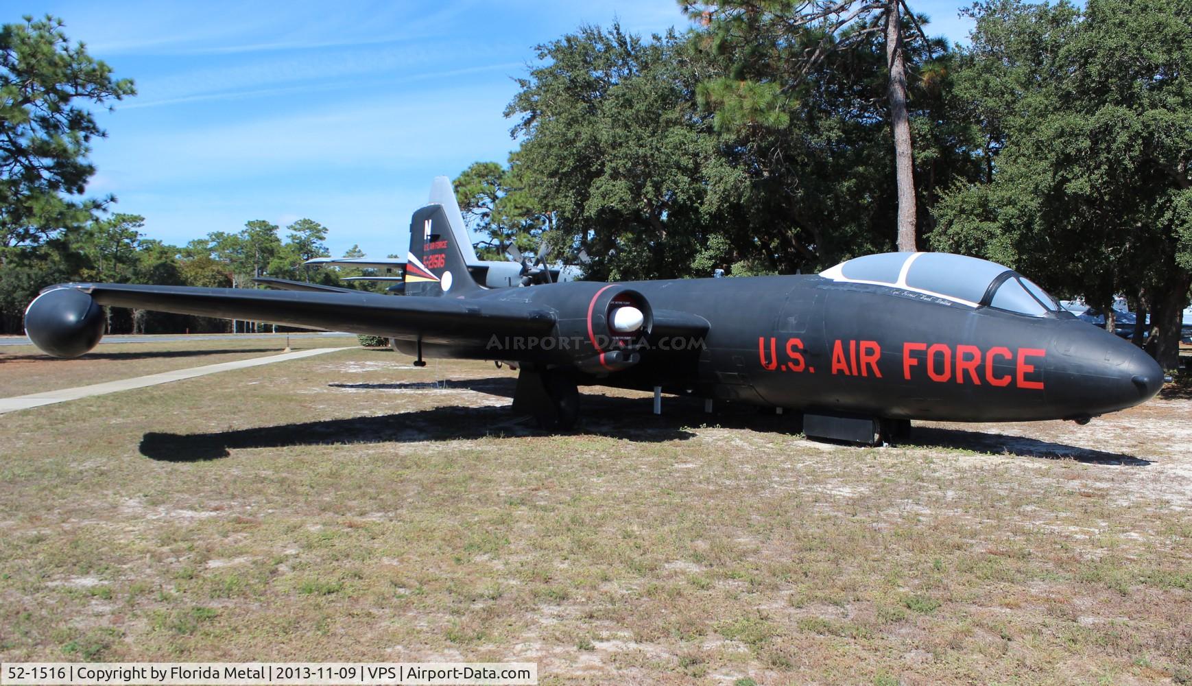 52-1516, 1952 Martin EB-57B Canberra C/N 099, EB-57B Canberra