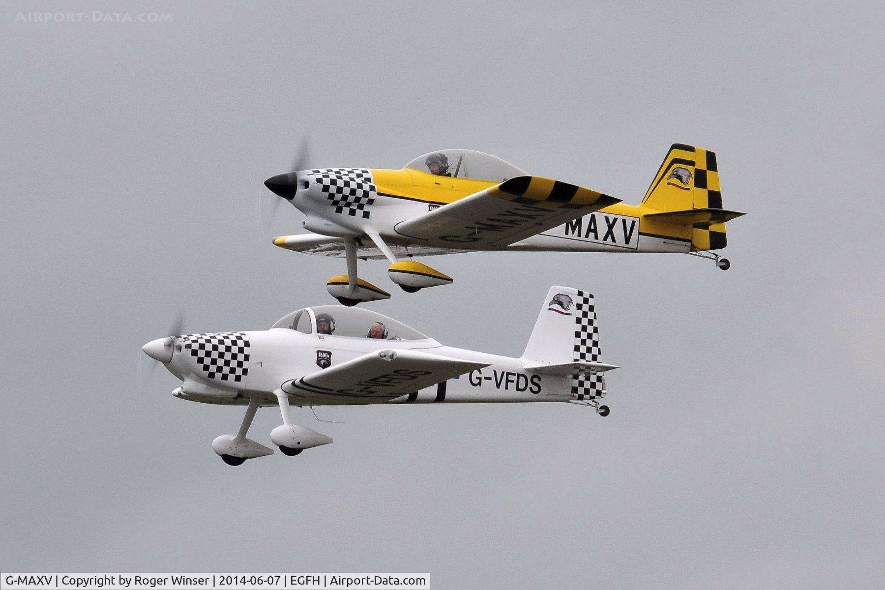 G-MAXV, 2000 Vans RV-4 C/N PFA 181-13266, Raven 1 of the newly formed 5-ship Team Raven formation aerobatic display team departing Runway 22 with Raven 2 to display at the Throckmorton Airshow.