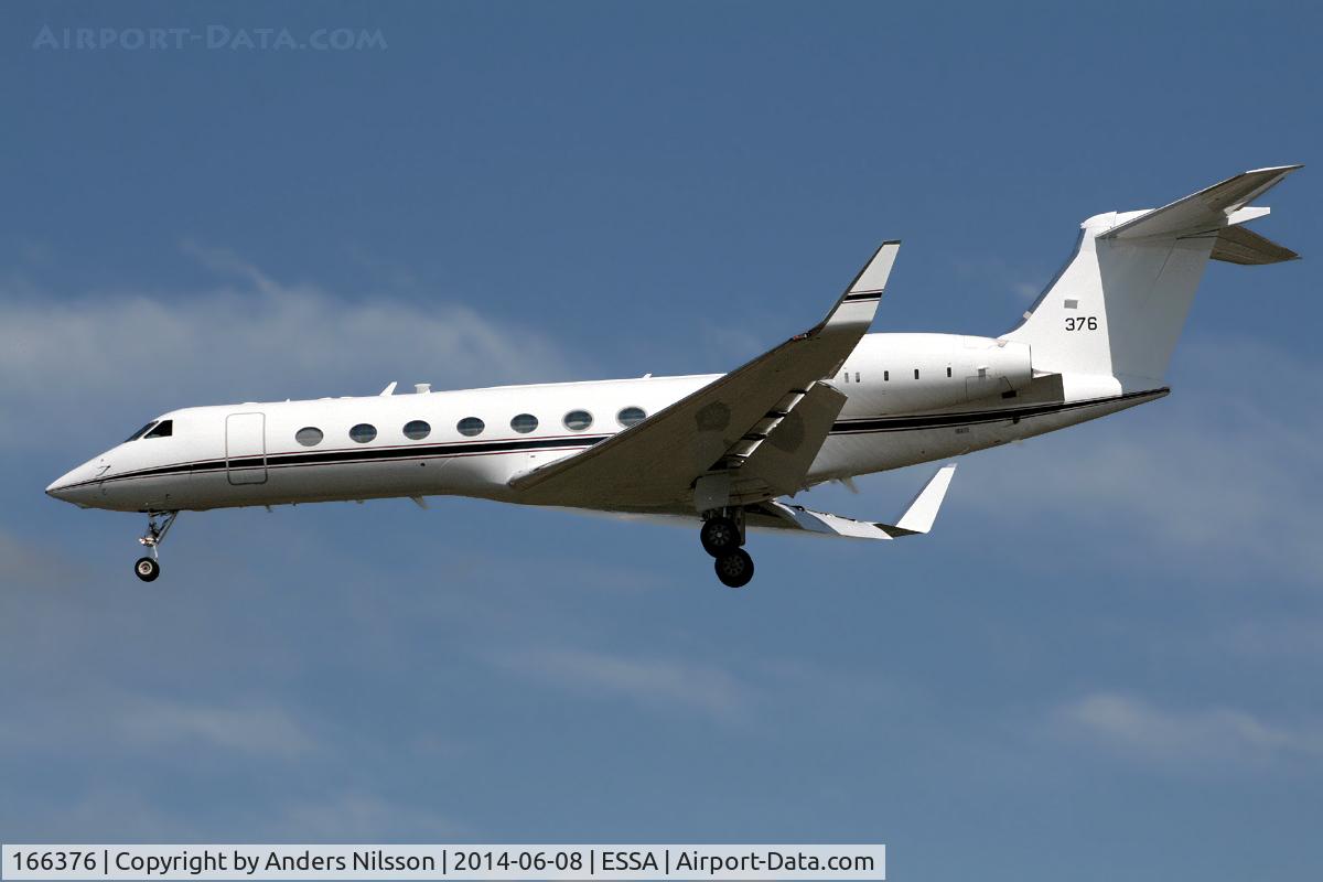 166376, 2004 Gulfstream Aerospace C-37B Gulfstream 550 C/N 5041, On final for runway 26.