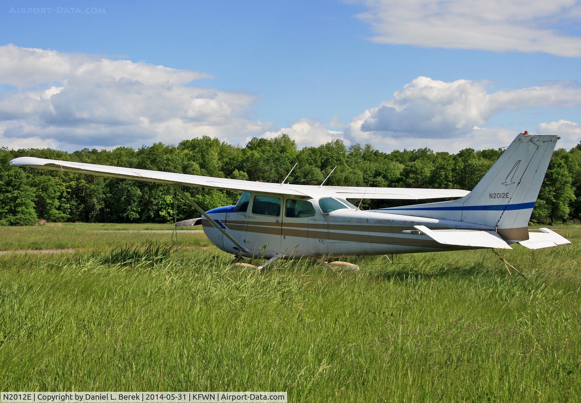 N2012E, 1978 Cessna 172N C/N 17271117, Somewhere amid that tall grass is a Cessna Skyhawk.